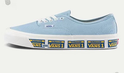G0 F5 满印logo三色 夏季高街款来袭 Vans Anaheim Factory Authentic 44 万斯 满印底logo黑 橙 浅蓝三色硫化帆布鞋2022春季，Vans官方带来全新三色高热度鞋款，采用Authentic DX为载体，鞋底的满印logo使整双鞋的风格更显高街感，区别市面一成不变的aut风格。