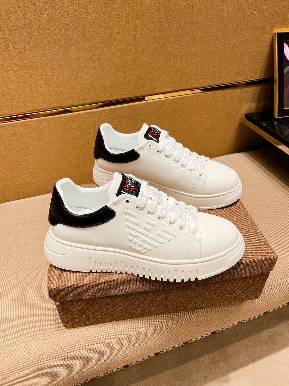 I5   阿玛尼男鞋高端品牌 官网1：1最新力作：鞋面采用意大利进口头层牛皮搭配舒适透气内里➕原版防滑耐磨大底制作 ，让行走更加便捷舒适，惊世之作，与官方的质量相比美的1：1复刻[色]打造时尚个性衬托你的与众不同潮男必备!经典