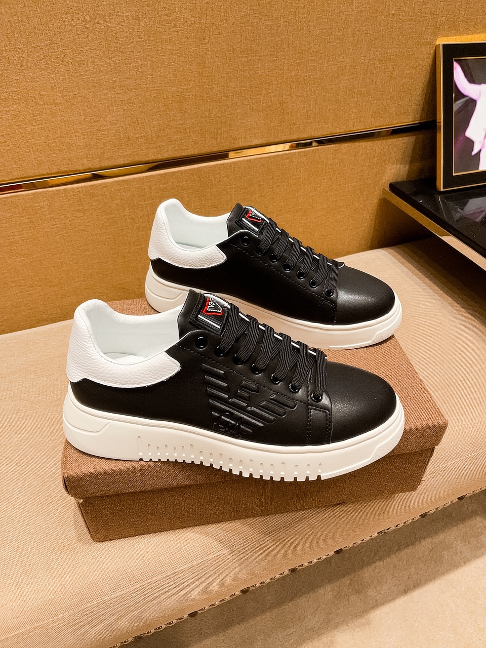 I5   阿玛尼男鞋高端品牌 官网1：1最新力作：鞋面采用意大利进口头层牛皮搭配舒适透气内里➕原版防滑耐磨大底制作 ，让行走更加便捷舒适，惊世之作，与官方的质量相比美的1：1复刻[色]打造时尚个性衬托你的与众不同潮男必备!经典