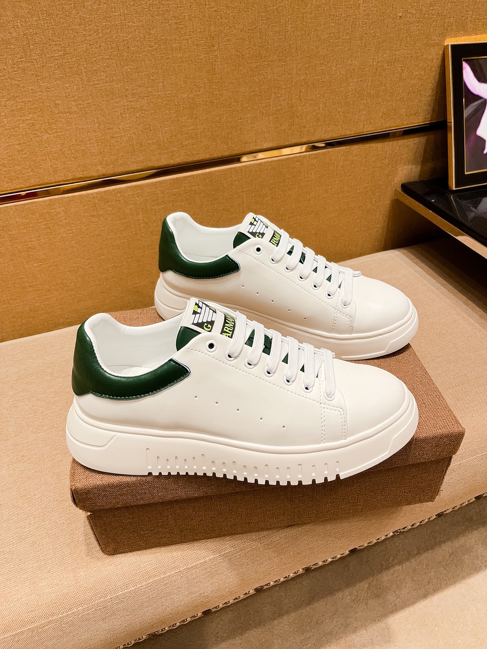 I5   阿玛尼男鞋高端品牌 官网1：1最新力作：鞋面采用意大利进口头层牛皮搭配舒适透气内里➕原版防滑耐磨大底制作 ，让行走更加便捷舒适，惊世之作，与官方的质量相比美的1：1复刻[色]打造时尚个性衬托你的与众不同潮男必备!经典