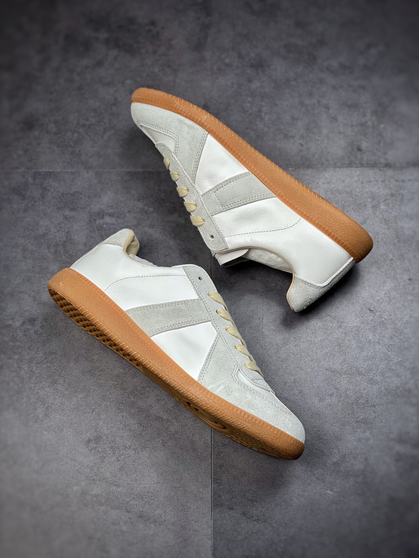 220   Classic Replica Leather Low sneaker经典绅士德训平底百搭板鞋S57WS0236