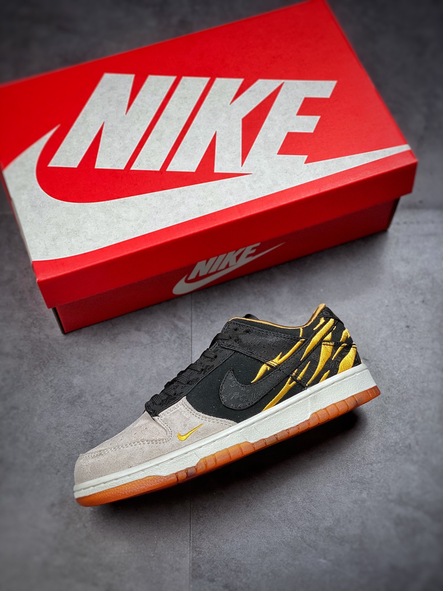 360  纯原版本NK SB Dunk Low CNY 虎年虎纹黑黄扣篮系列复古低帮板鞋DQ5351-001