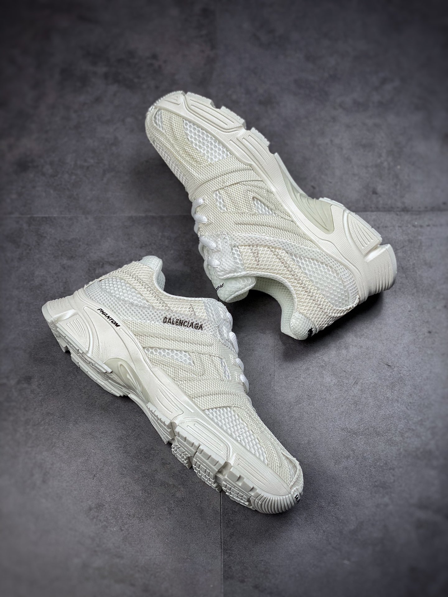280 BALENCIAGA Phantom Trainer Low-Top Sneaker”White/Black”幻影系列低帮慢跑鞋678869 W2E92 9000