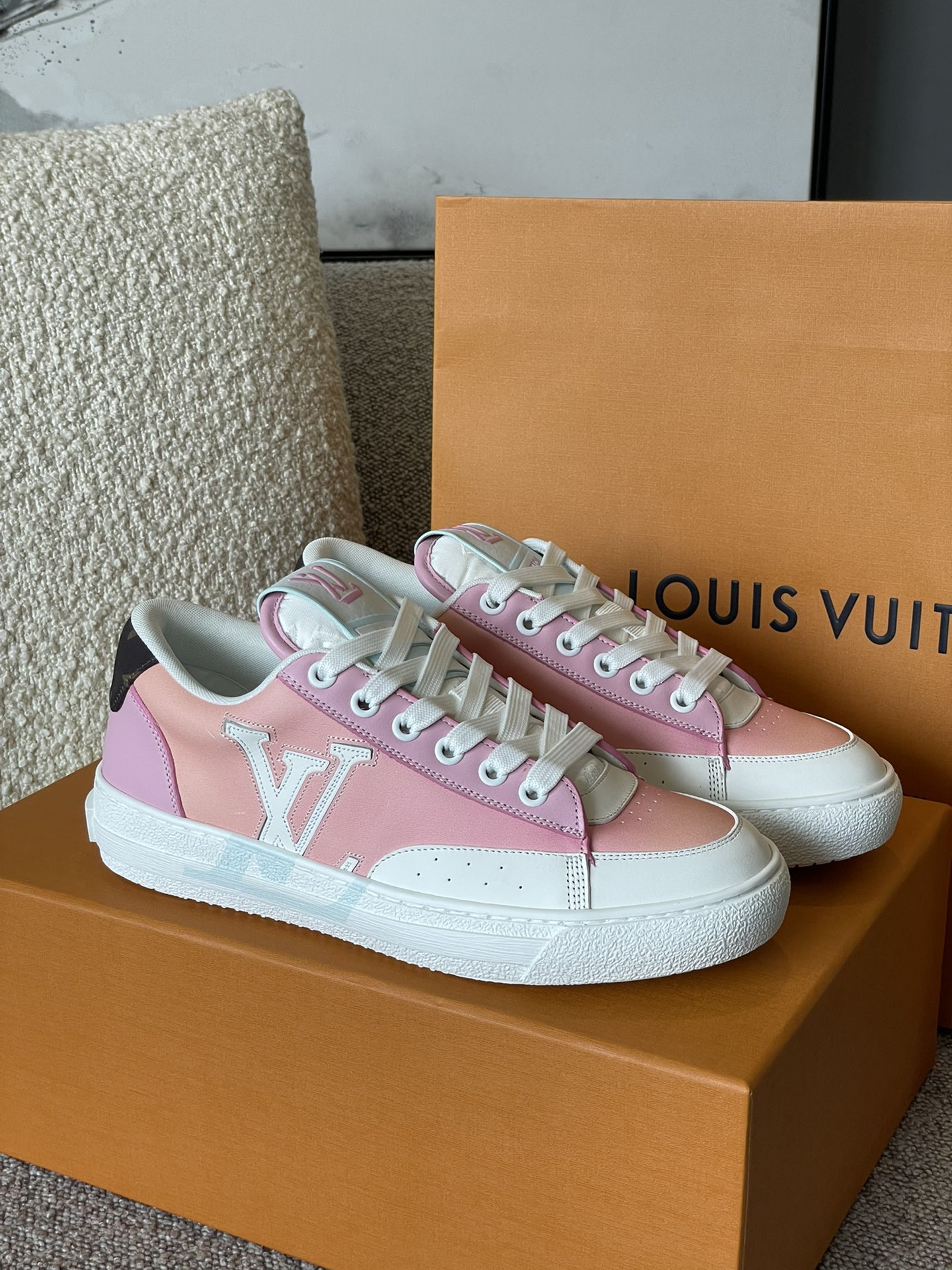 Louis Vuitton Shoes Sneakers Pink Splicing Calfskin Cowhide Spring/Summer Collection Sweatpants