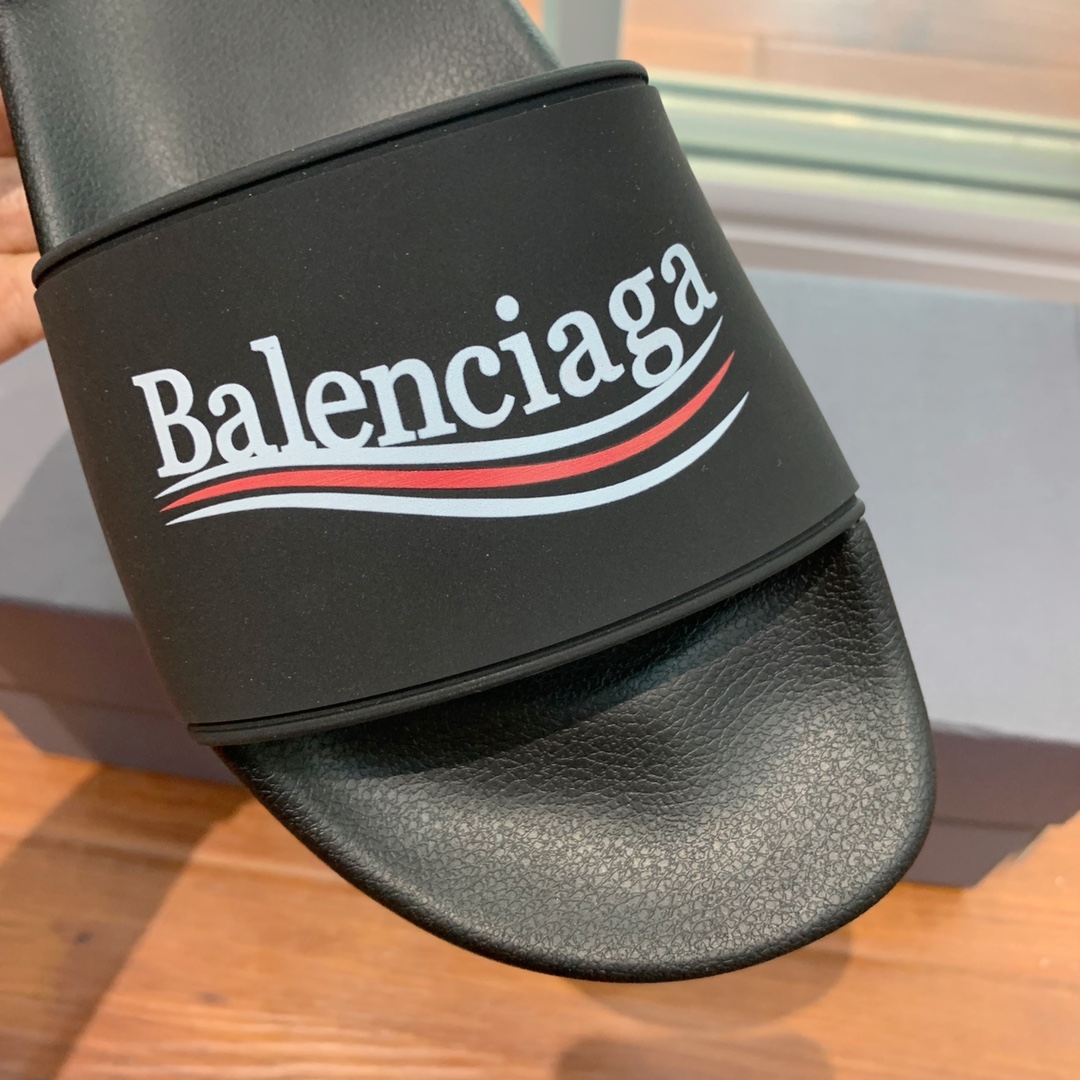 Balengiacig*经典拖鞋一比