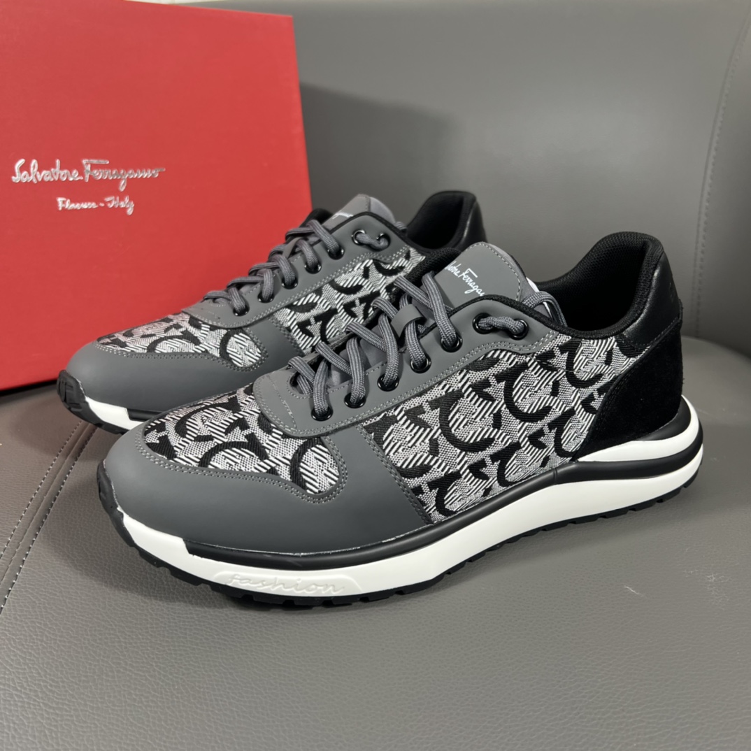 I5  菲拉格慕顶级代购🔍🔍男士2022HK专柜同步发售数!男码38-44意大利进口牛皮+原厂定制特殊印花材料，鞋底：原厂特供原版底，独家活动成型底超级舒适，原厂跟单货，🔍🔍高品质，💪细节决定品质、我们只为用心做好鞋，可随意进出专柜，欢迎对比🇮🇹