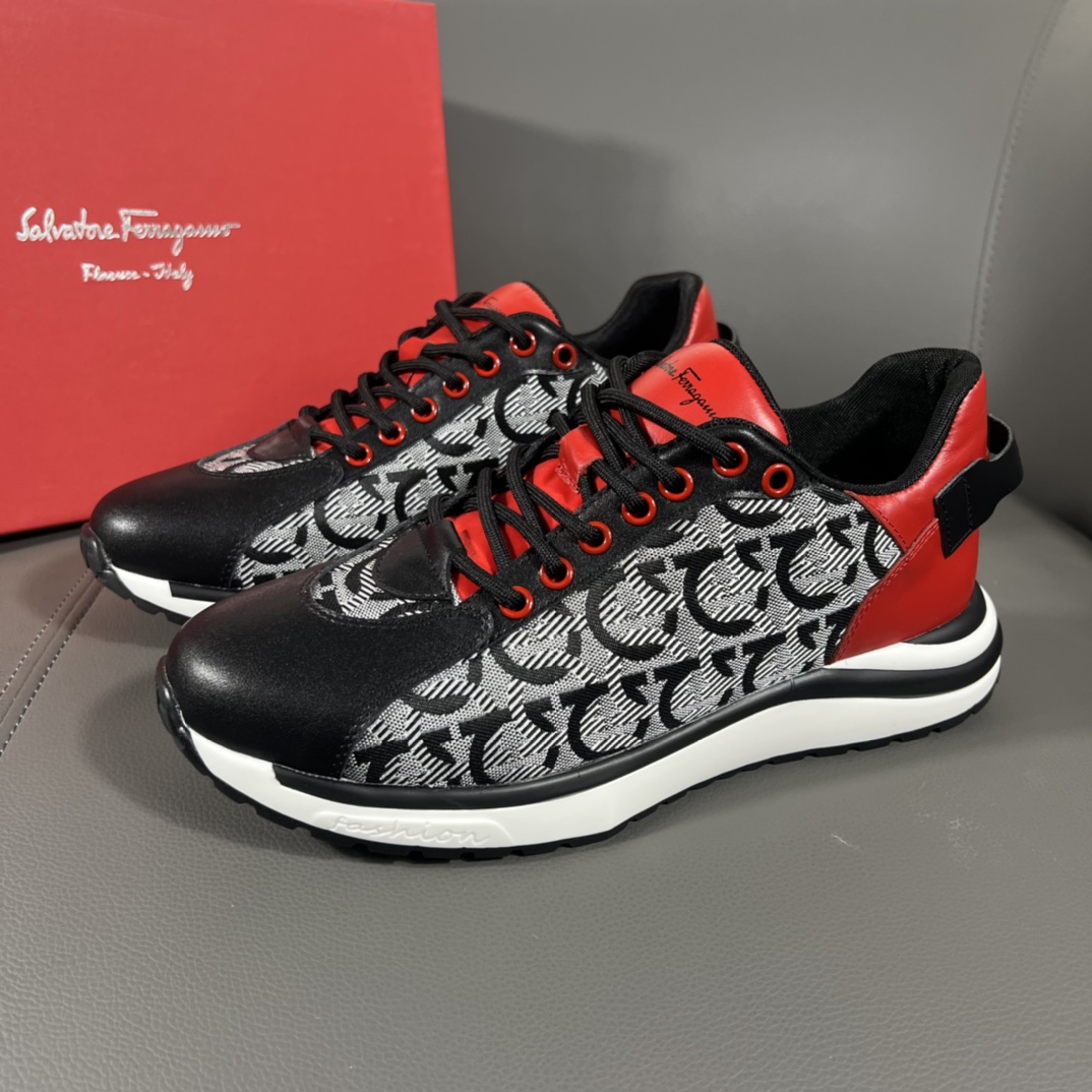 I5  菲拉格慕顶级代购🔍🔍男士2022HK专柜同步发售数!男码38-44意大利进口牛皮+原厂定制特殊印花材料，鞋底：原厂特供原版底，独家活动成型底超级舒适，原厂跟单货，🔍🔍高品质，💪细节决定品质、我们只为用心做好鞋，可随意进出专柜，欢迎对比🇮🇹