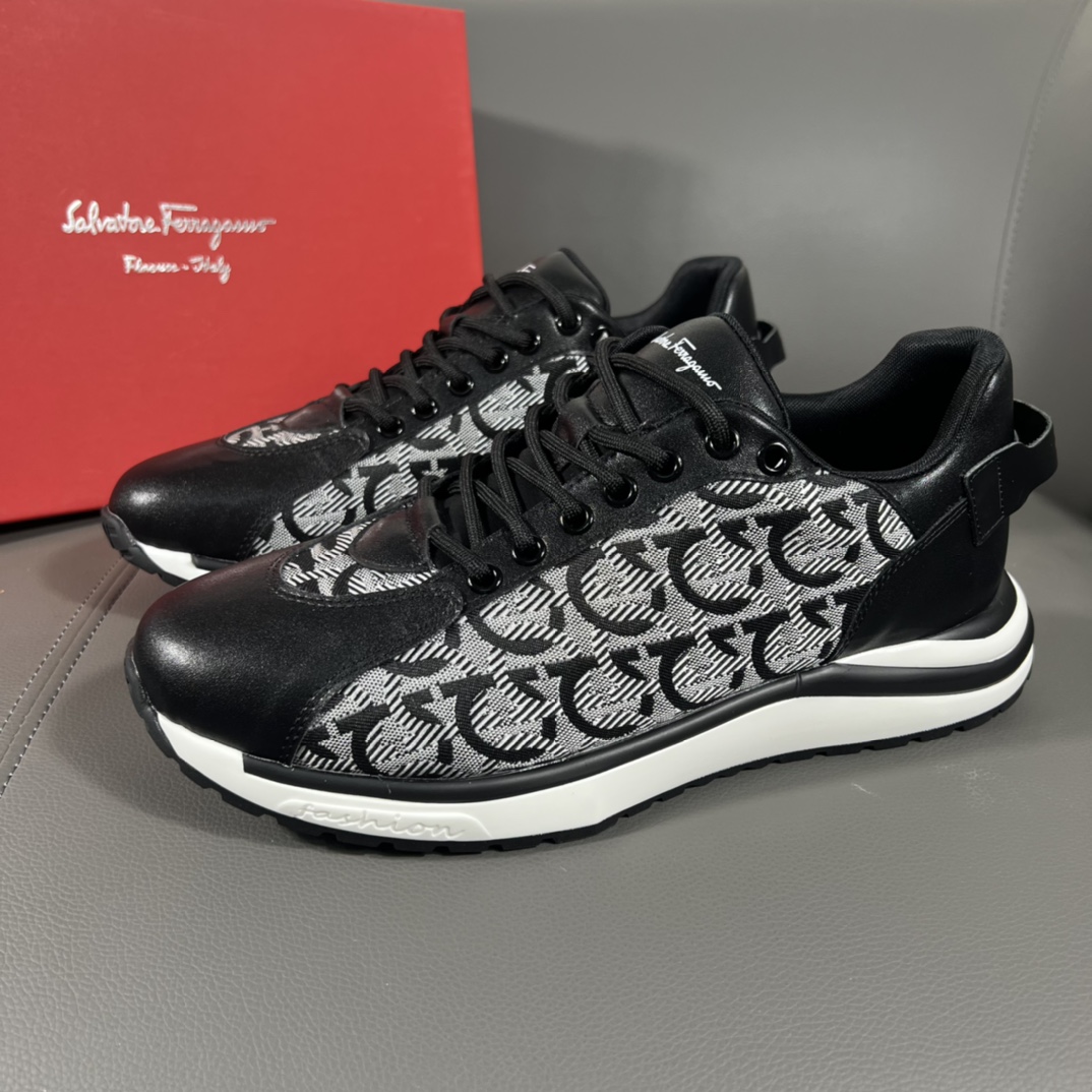 I5  菲拉格慕顶级代购🔍🔍男士2022HK专柜同步发售数!男码38-44意大利进口牛皮+原厂定制特殊印花材料，鞋底：原厂特供原版底，独家活动成型底超级舒适，原厂跟单货，🔍🔍高品质，💪细节决定品质、我们只为用心做好鞋，可随意进出专柜，欢迎对比🇮🇹