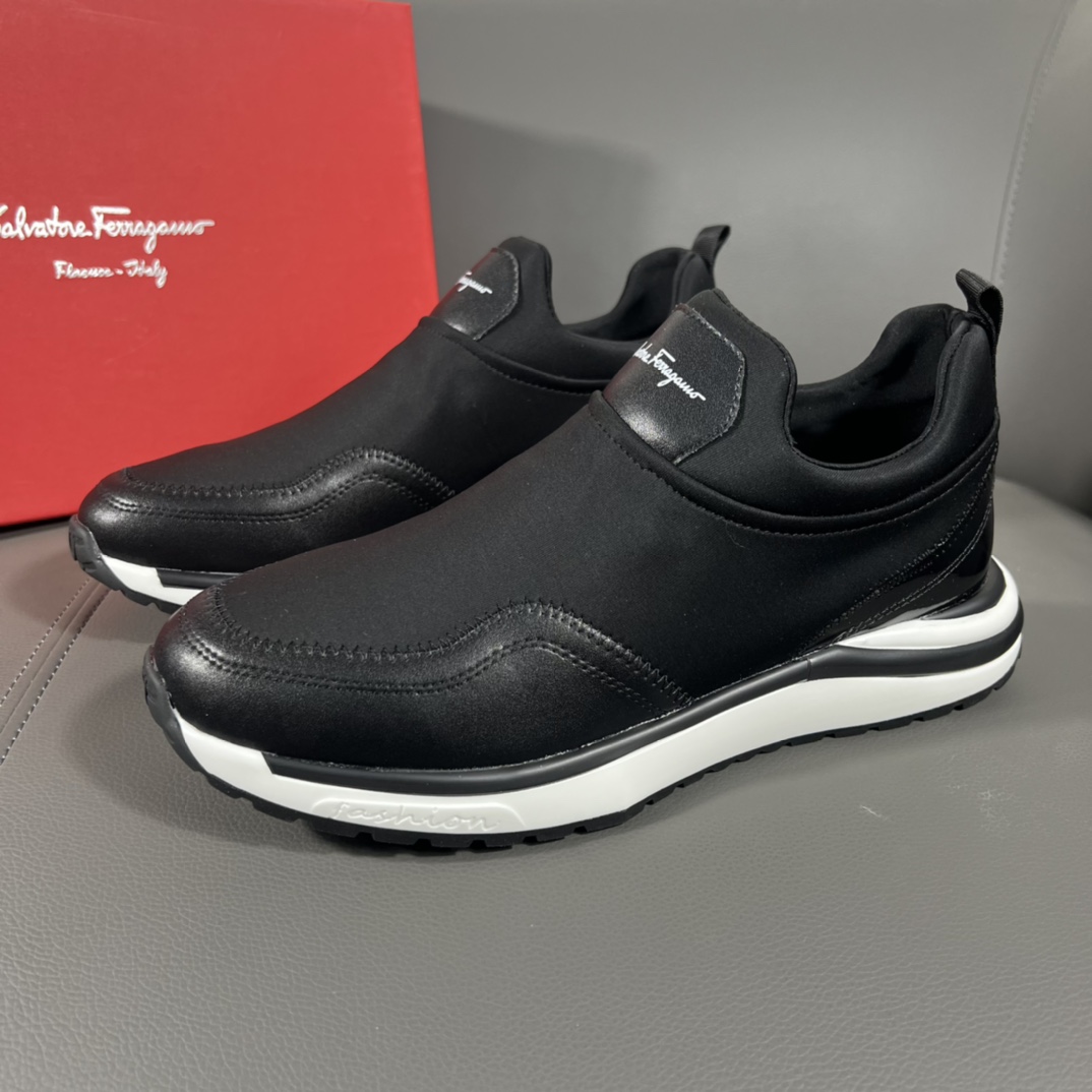 I5  菲拉格慕顶级代购🔍🔍男士2022HK专柜同步发售数!男码38-44意大利进口牛皮+原厂定制特殊印花材料，鞋底：原厂特供原版底，独家活动成型底超级舒适，原厂跟单货，🔍🔍高品质，💪细节决定品质、我们只为用心做好鞋，可随意进出专柜，欢迎对比🇮🇹