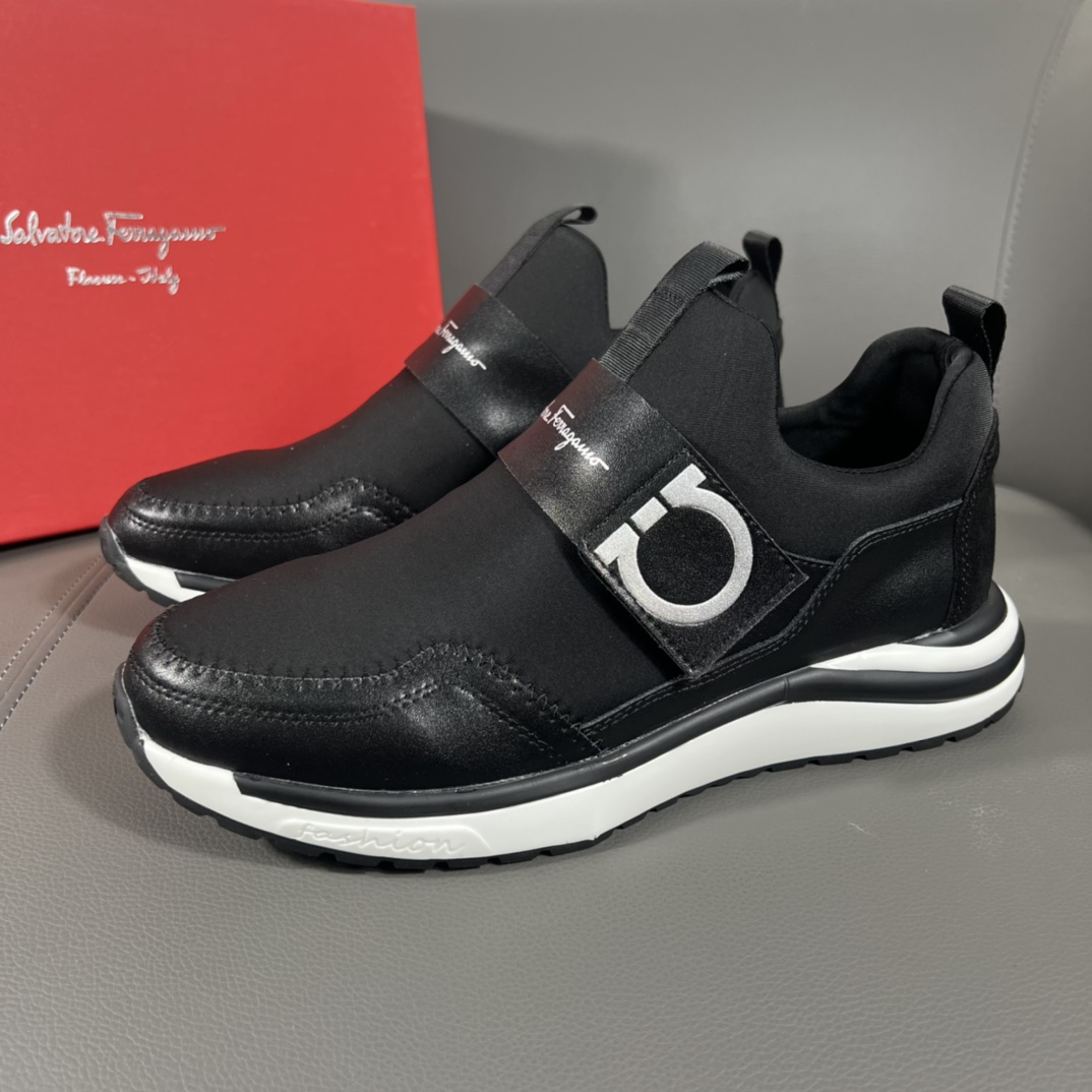 I5  菲拉格慕顶级代购🔍🔍男士2022HK专柜同步发售数!男码38-44意大利进口牛皮+原厂定制特殊印花材料，鞋底：原厂特供原版底，独家活动成型底超级舒适，原厂跟单货，🔍🔍高品质，💪细节决定品质、我们只为用心做好鞋，可随意进出专柜，欢迎对比🇮🇹