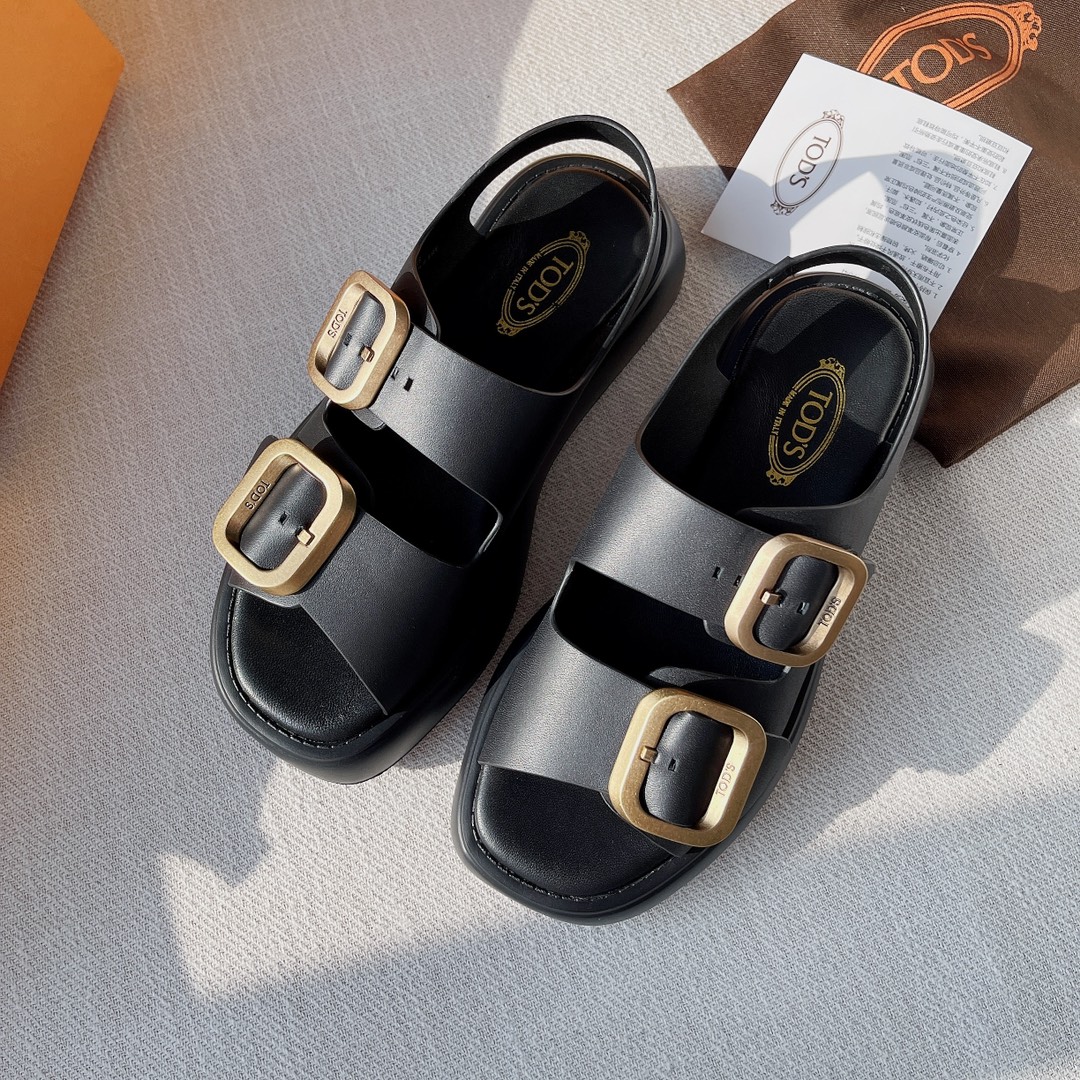 Luxurious Todd’s Summer Sandals in Italian Leather with Branded Details