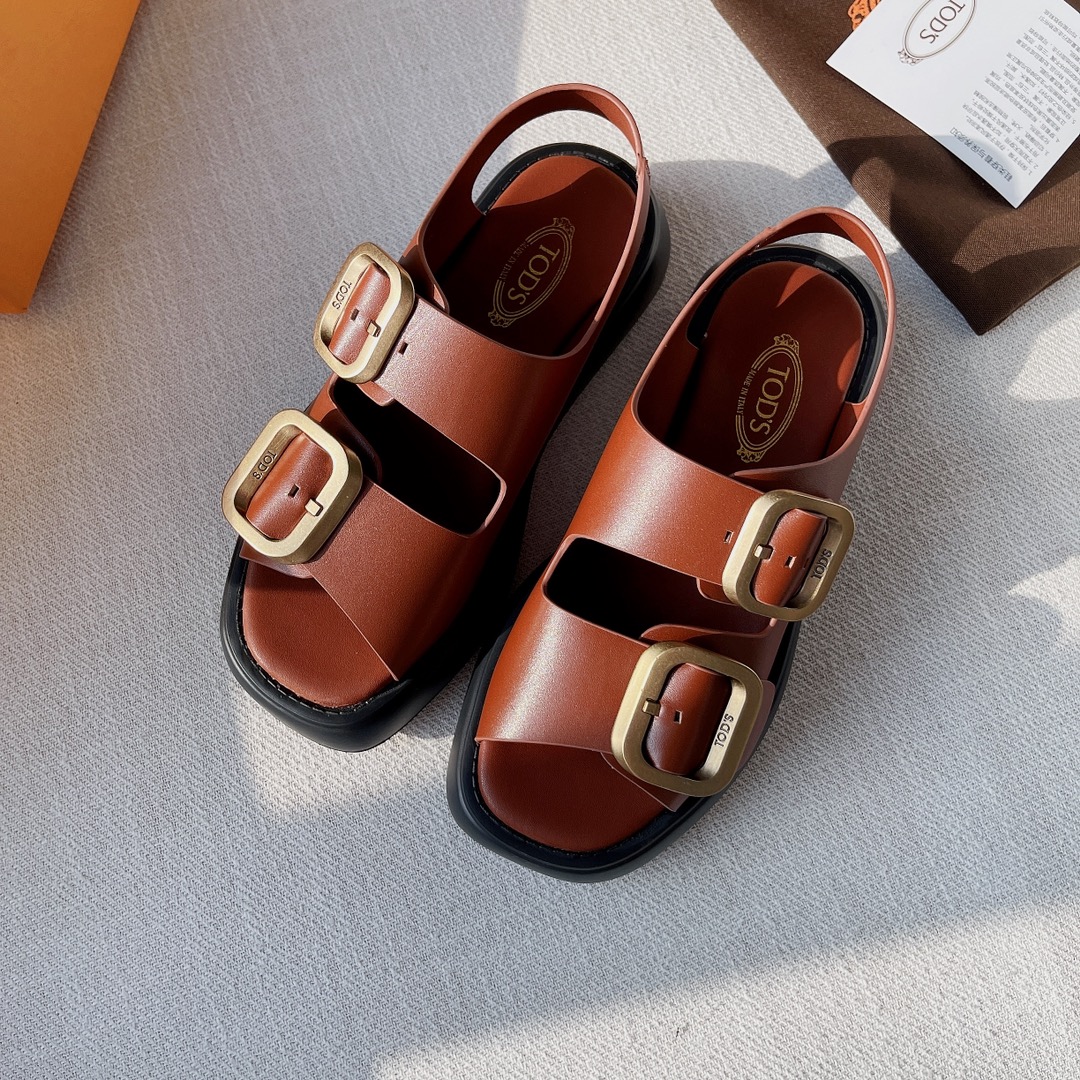 Luxurious Italian Summer Sandals by Todds: High-quality leather, stylish design, comfortable fit.