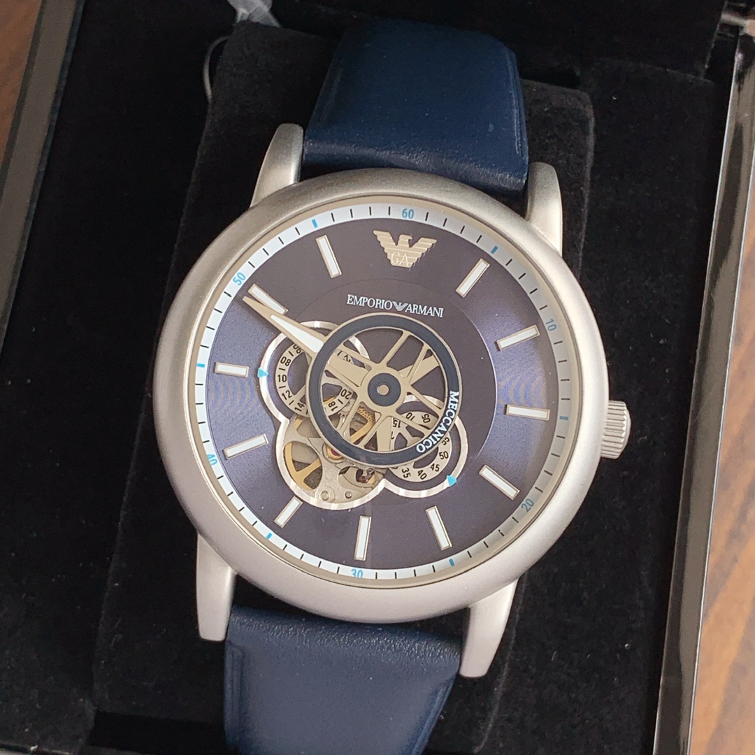 批💰450配盒
原厂阿玛尼（ARMANI）AR60012，全自动机械表，前后镂空设计，精细！惊艳！316精钢配真皮表带，表径~43mm，带包装，一手价出！
