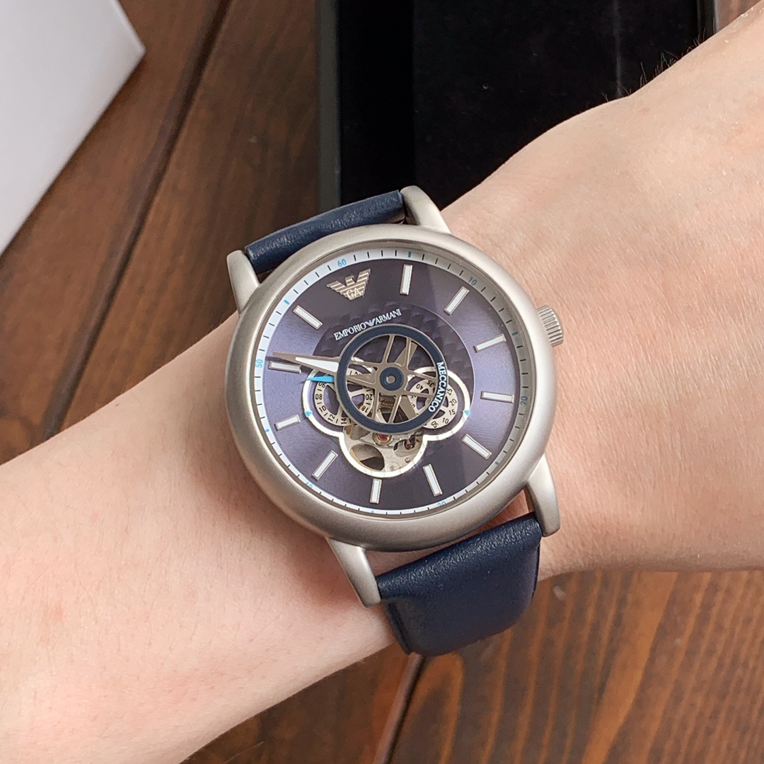 批💰450配盒
原厂阿玛尼（ARMANI）AR60012，全自动机械表，前后镂空设计，精细！惊艳！316精钢配真皮表带，表径~43mm，带包装，一手价出！