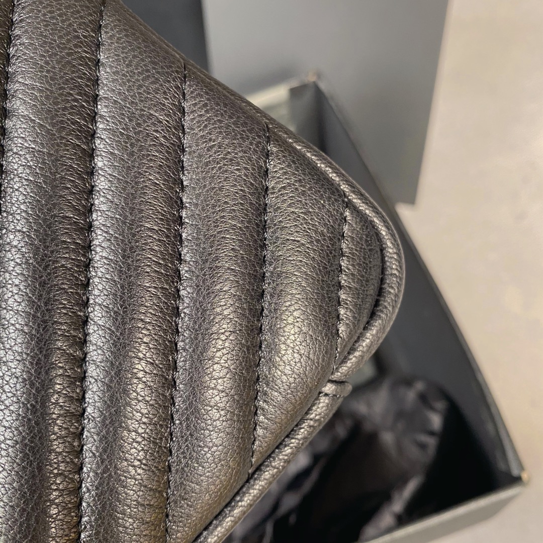Saint Laurent 专柜款经典手袋 7