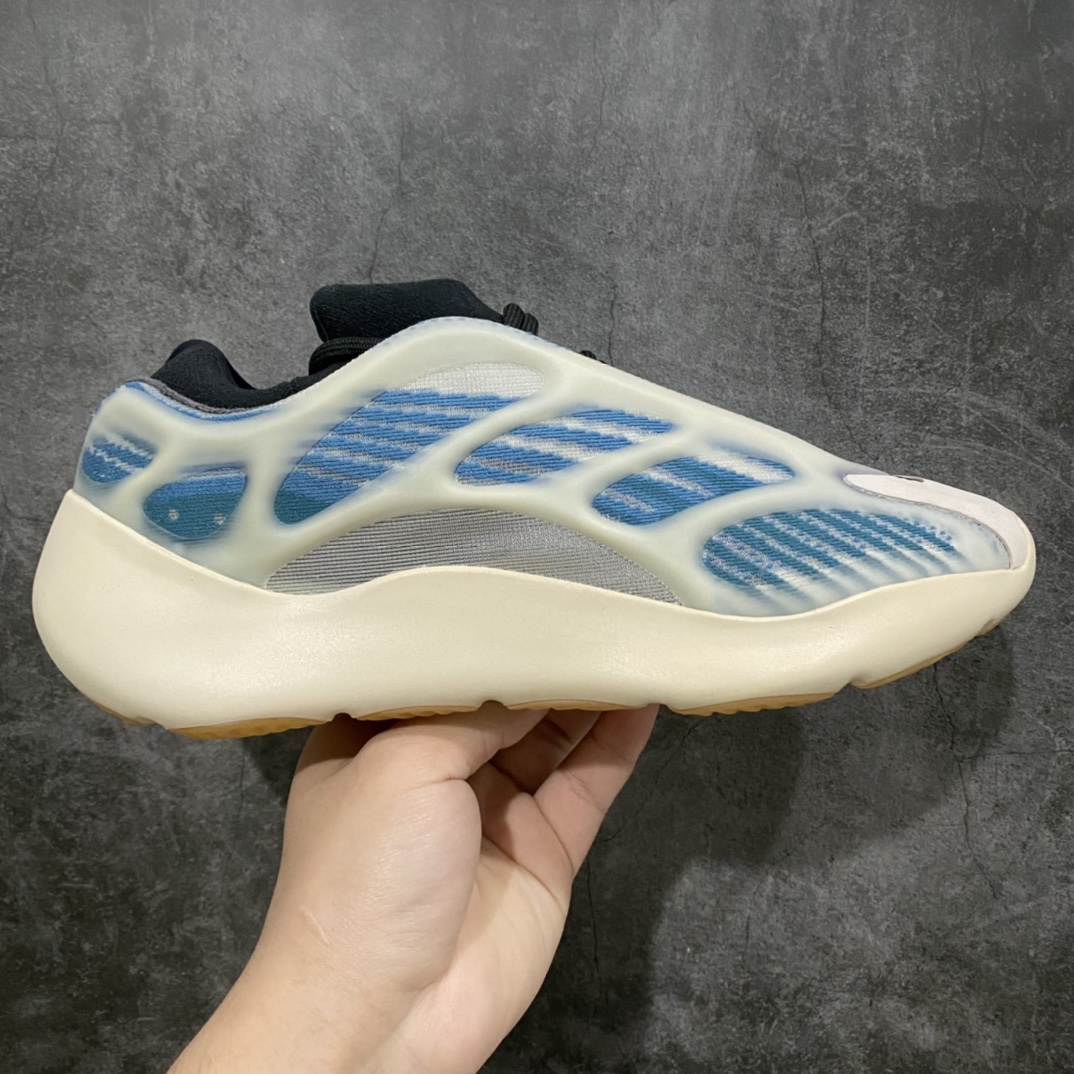 LW老汪版本Yeezy700v3蓝晶石 极光GY0260 随着G5的倒闭 其他版本陆续清货 老汪版的异形已经是目前市售最高版本了 实拍如下 不解释细节了,终端供货 尺码:36-47-选品中心