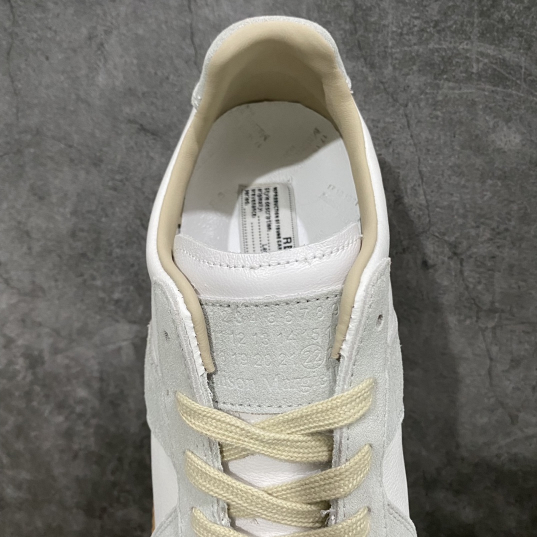 图片[8]-原装顶级版MM6德训鞋 如果感觉我们的顶级过验版太贵 那强烈推荐这个新版本💪🏻价格便宜很多 在皮料上用了全软头层 细节针车鞋型也都非常不错 无色差，虽然没有顶级顶级那么完美，但也足够用的了，绝对比市场一众低版本好很多，强烈推荐💪🏻 #采用进口粒面头层小牛皮组合耐磨翻毛皮革鞋面材质 #牛反绒鞋头饰片 #内里水染牛皮及脚垫 #鞋舌记忆海绵材质贴附脚背 #轻盈耐磨防滑橡胶鞋底 尺码：35 36 37 38 39 40 41 42 43 44-选品中心