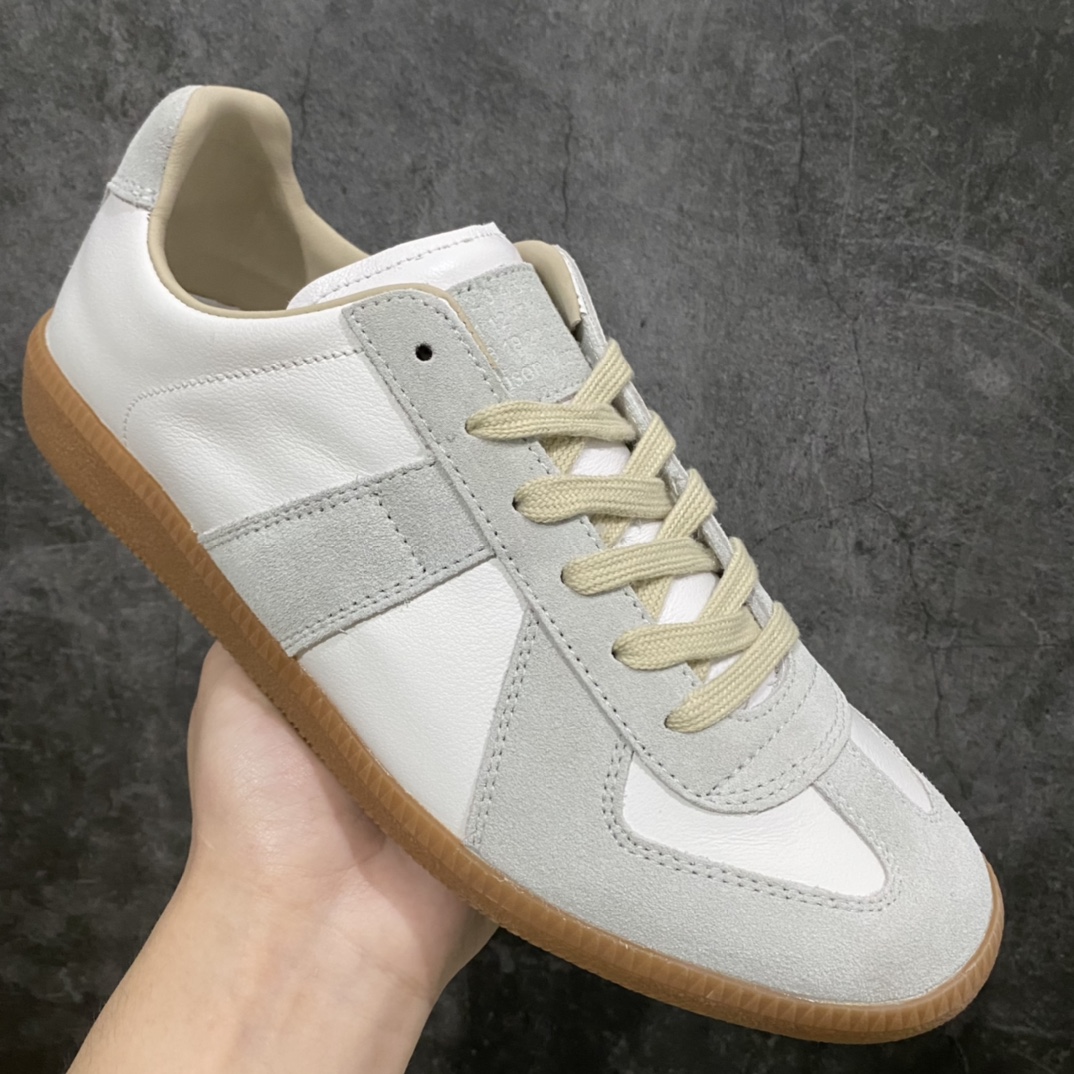 图片[3]-原装顶级版MM6德训鞋 如果感觉我们的顶级过验版太贵 那强烈推荐这个新版本💪🏻价格便宜很多 在皮料上用了全软头层 细节针车鞋型也都非常不错 无色差，虽然没有顶级顶级那么完美，但也足够用的了，绝对比市场一众低版本好很多，强烈推荐💪🏻 #采用进口粒面头层小牛皮组合耐磨翻毛皮革鞋面材质 #牛反绒鞋头饰片 #内里水染牛皮及脚垫 #鞋舌记忆海绵材质贴附脚背 #轻盈耐磨防滑橡胶鞋底 尺码：35 36 37 38 39 40 41 42 43 44-选品中心