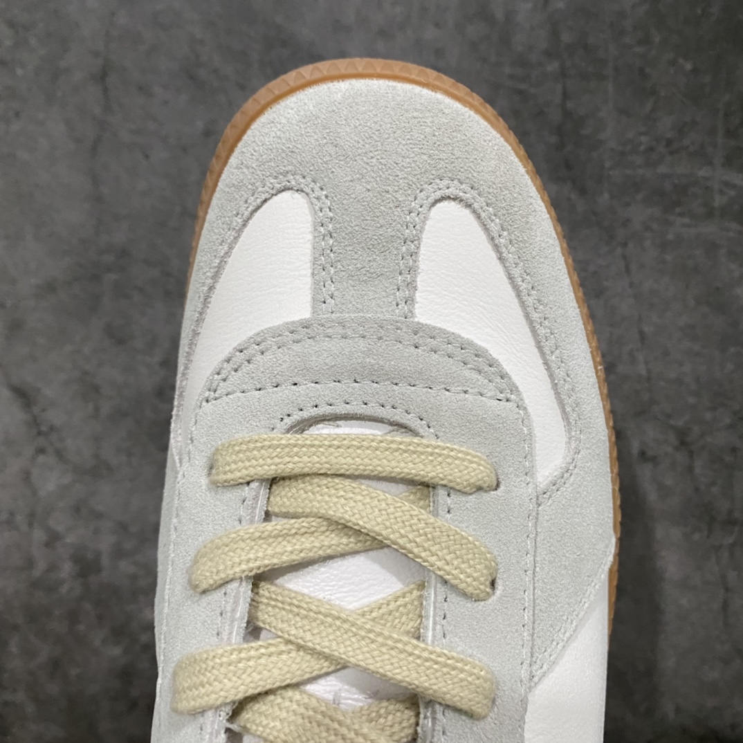 图片[5]-原装顶级版MM6德训鞋 如果感觉我们的顶级过验版太贵 那强烈推荐这个新版本💪🏻价格便宜很多 在皮料上用了全软头层 细节针车鞋型也都非常不错 无色差，虽然没有顶级顶级那么完美，但也足够用的了，绝对比市场一众低版本好很多，强烈推荐💪🏻 #采用进口粒面头层小牛皮组合耐磨翻毛皮革鞋面材质 #牛反绒鞋头饰片 #内里水染牛皮及脚垫 #鞋舌记忆海绵材质贴附脚背 #轻盈耐磨防滑橡胶鞋底 尺码：35 36 37 38 39 40 41 42 43 44-选品中心