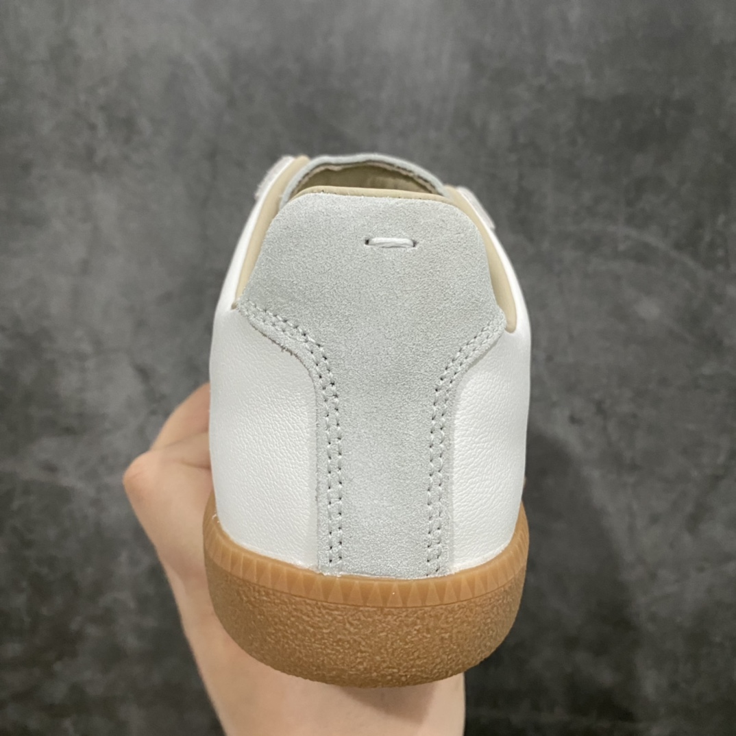 图片[4]-原装顶级版MM6德训鞋 如果感觉我们的顶级过验版太贵 那强烈推荐这个新版本💪🏻价格便宜很多 在皮料上用了全软头层 细节针车鞋型也都非常不错 无色差，虽然没有顶级顶级那么完美，但也足够用的了，绝对比市场一众低版本好很多，强烈推荐💪🏻 #采用进口粒面头层小牛皮组合耐磨翻毛皮革鞋面材质 #牛反绒鞋头饰片 #内里水染牛皮及脚垫 #鞋舌记忆海绵材质贴附脚背 #轻盈耐磨防滑橡胶鞋底 尺码：35 36 37 38 39 40 41 42 43 44-选品中心