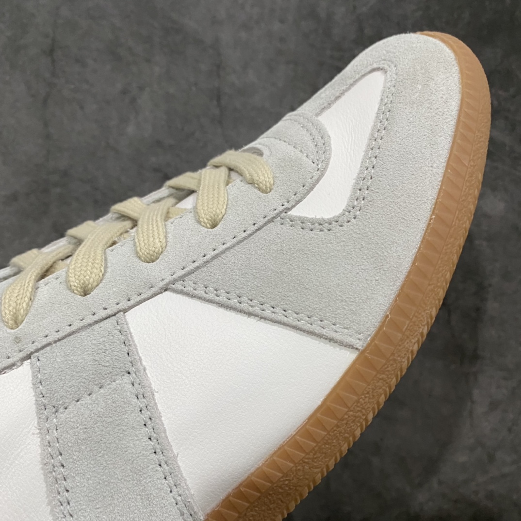 图片[6]-原装顶级版MM6德训鞋 如果感觉我们的顶级过验版太贵 那强烈推荐这个新版本💪🏻价格便宜很多 在皮料上用了全软头层 细节针车鞋型也都非常不错 无色差，虽然没有顶级顶级那么完美，但也足够用的了，绝对比市场一众低版本好很多，强烈推荐💪🏻 #采用进口粒面头层小牛皮组合耐磨翻毛皮革鞋面材质 #牛反绒鞋头饰片 #内里水染牛皮及脚垫 #鞋舌记忆海绵材质贴附脚背 #轻盈耐磨防滑橡胶鞋底 尺码：35 36 37 38 39 40 41 42 43 44-选品中心