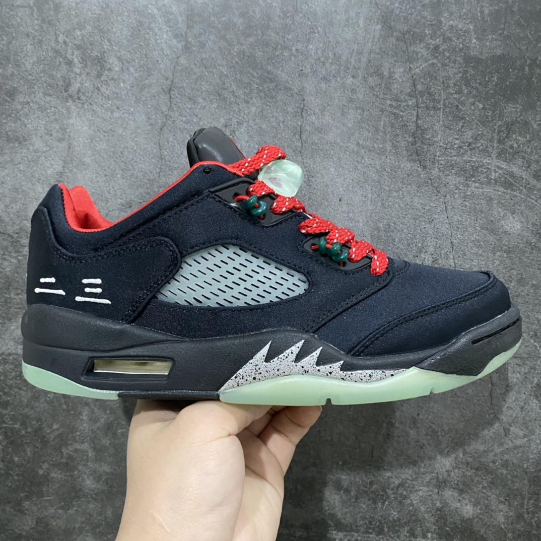 Air Jordan 5 Low 冠希联名 夜光丝绸 中国风 原楦原纸版开发数据楦型 采用原面原厂丝绸 鞋面材质 手感顺滑 质感十足 注胶效果及缜密拉帮背胶 Air开窗中底气垫装置 搭载原厂正确夜光大底 货号:DM4640-036 尺码:40 40.5 41 42 42.5 43 44 44.5 45 46 47.5-选品中心