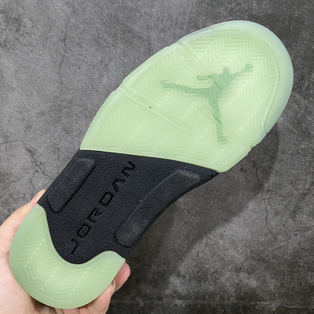 图片[9]-Air Jordan 5 Low 冠希联名 夜光丝绸 中国风 原楦原纸版开发数据楦型 采用原面原厂丝绸 鞋面材质 手感顺滑 质感十足 注胶效果及缜密拉帮背胶 Air开窗中底气垫装置 搭载原厂正确夜光大底 货号：DM4640-036 尺码：40 40.5 41 42 42.5 43 44 44.5 45 46 47.5-选品中心