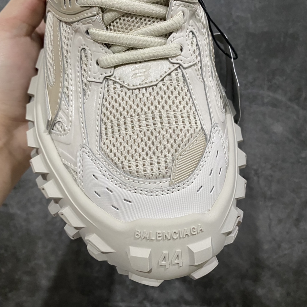 图片[5]-顶级版本 Balenciaga Triple S 轮胎鞋米灰 巴黎世家 意产纯原版本 正确字体电绣 粗细、位置、大小正确 侧边TPU 透气孔匹配意产原版 正确八层分离大底，TPU软底 原版一致 \”Balenciaga\” 大底LOGO 立体感十足 原厂皮料水洗做旧 采购原厂网纱 35-45-选品中心