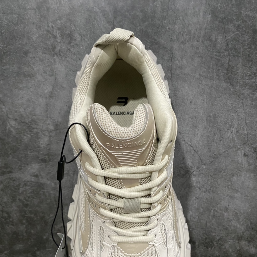图片[9]-顶级版本 Balenciaga Triple S 轮胎鞋米灰 巴黎世家 意产纯原版本 正确字体电绣 粗细、位置、大小正确 侧边TPU 透气孔匹配意产原版 正确八层分离大底，TPU软底 原版一致 \”Balenciaga\” 大底LOGO 立体感十足 原厂皮料水洗做旧 采购原厂网纱 35-45-选品中心