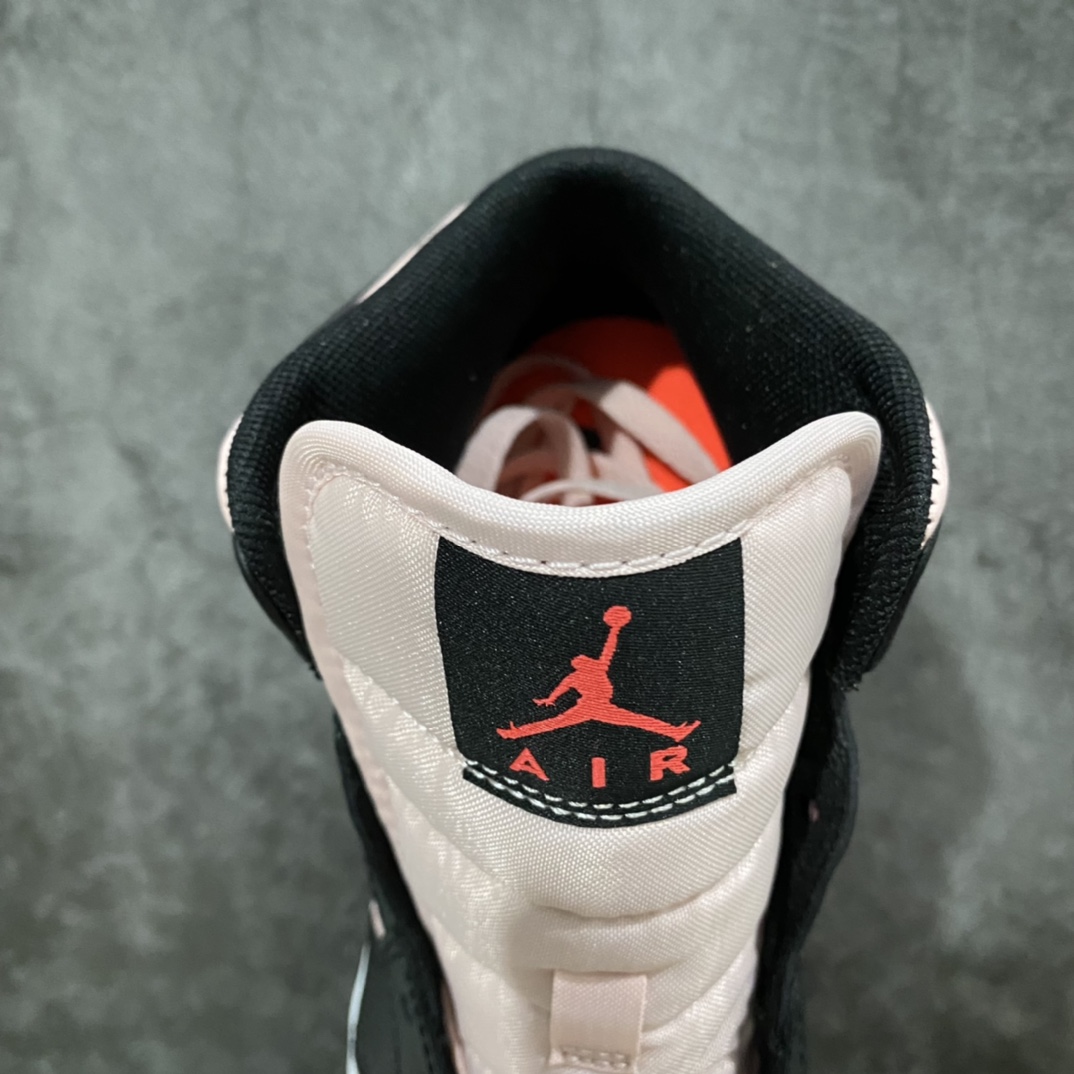 图片[8]-GC(dt)纯原版本 Air Jordan AJ1 Mid 中帮 黑粉554724-604 市面唯一纯原级别 无需拼图大几率过验 后跟方块横7针竖3针 全网唯一正确细节 全鞋电脑针车 完美零毛边处理 原厂内置全掌气垫 价格定位良心 平台专用代工流水线出品 一眼公司既视感 拿到手的一瞬间就与众不同 碾压市面所有版本 认准细节 全部原鞋开发 每一个配色都会采购原鞋确认细节 打破市面看图做货无好货之说 细节精确 所有配色原数据档案开发！ 尺码：35.5 36 36.5 37.5 38 38.5 39-选品中心
