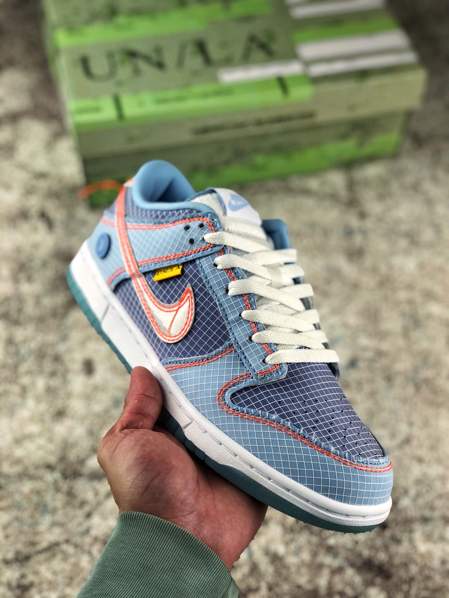 本地自取 核心放店
Nike Dunk SB Low
白蓝配色 大厂出品 极力推荐
原装头层材料 独家版型蒸餾加工
帶來的是更好的视觉和脚感体验
大厂纯原品质出货 清洁度 电绣工艺 皮料切割干净无任何毛边 细节完美 
官方货号: 313171-036
尺码: 36 36.5 37 38 38.5 39 40 40.5 41 42 42.5 43 44 44.5 45 46