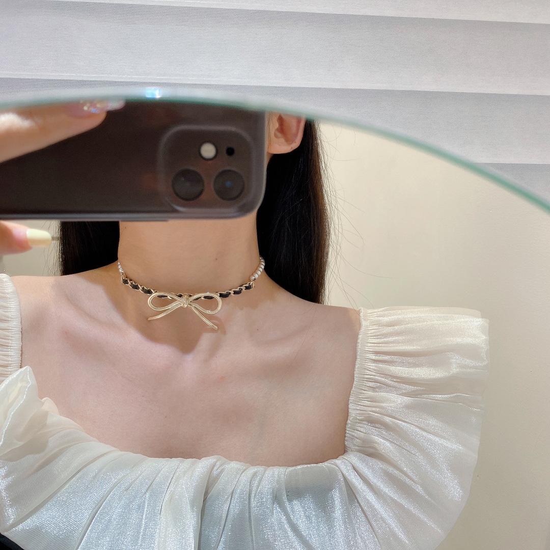 NO:104167,@ Leather pearl necklace with bows, fairy lady, Chanel necklace, chanel, necklace19860909@ 蝴蝶结穿皮珍珠项链 仙女小姐姐,香奈儿项链,chanel,necklace,Jewelry