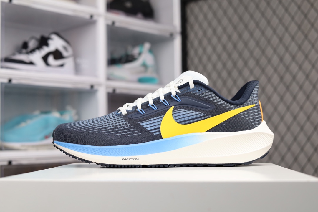 G0 公司级 耐克Air Zoom Pegasus 39 登月39代。飞马涡轮增压马拉松慢跑鞋沿袭Pegasus 39前足的Zoom Air气垫设计，带来出色的回弹迈步体验