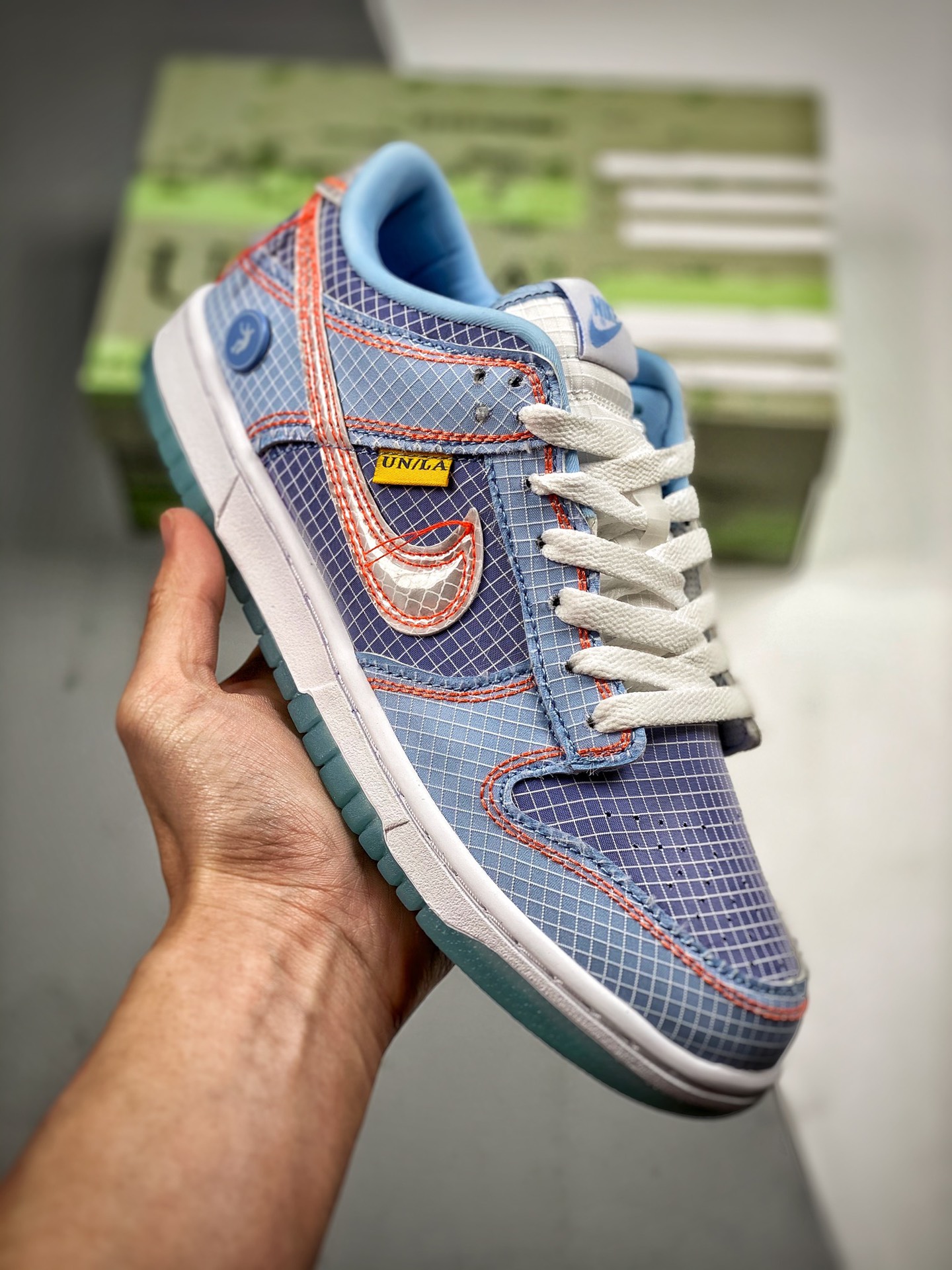 -5 Union LA x Nike Dunk Low Gris Azul. Esta combinación de colores presenta una base púrpura claro con superposiciones …