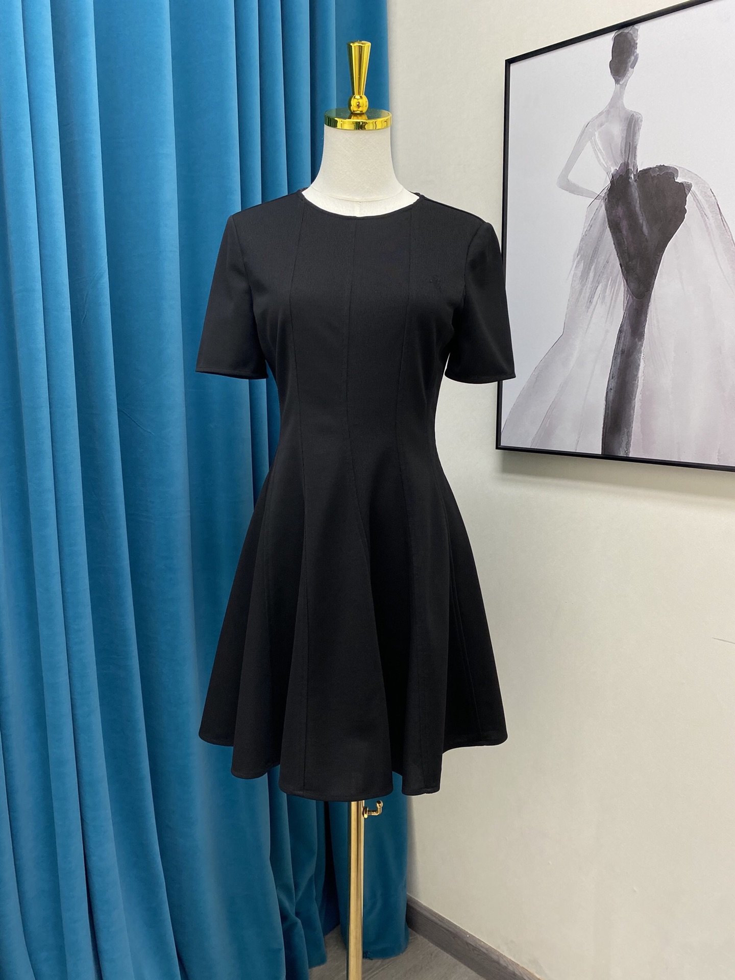 ADDADDBV女士短袖伞形连衣裙，釆用进口醋酸面料。黑色：S/2