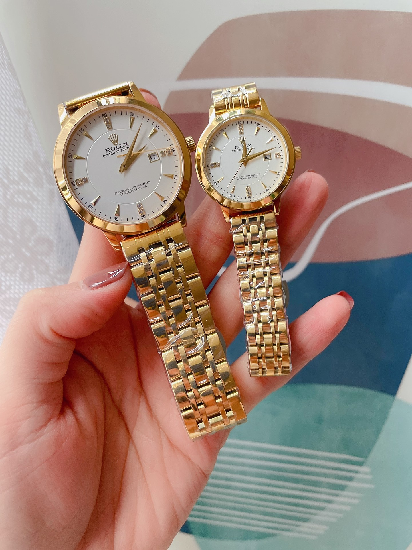 J5    劳力士 Rolex -ROLEX 情侣对表 原装进口石英机芯 精钢玻璃 316L精钢表壳 直径男39mm女29mm 厚8mm如果今天的阳光停止了它耀眼的光芒。那么你的一个微笑，将照亮我的整个世界 实物拍摄 品质如一