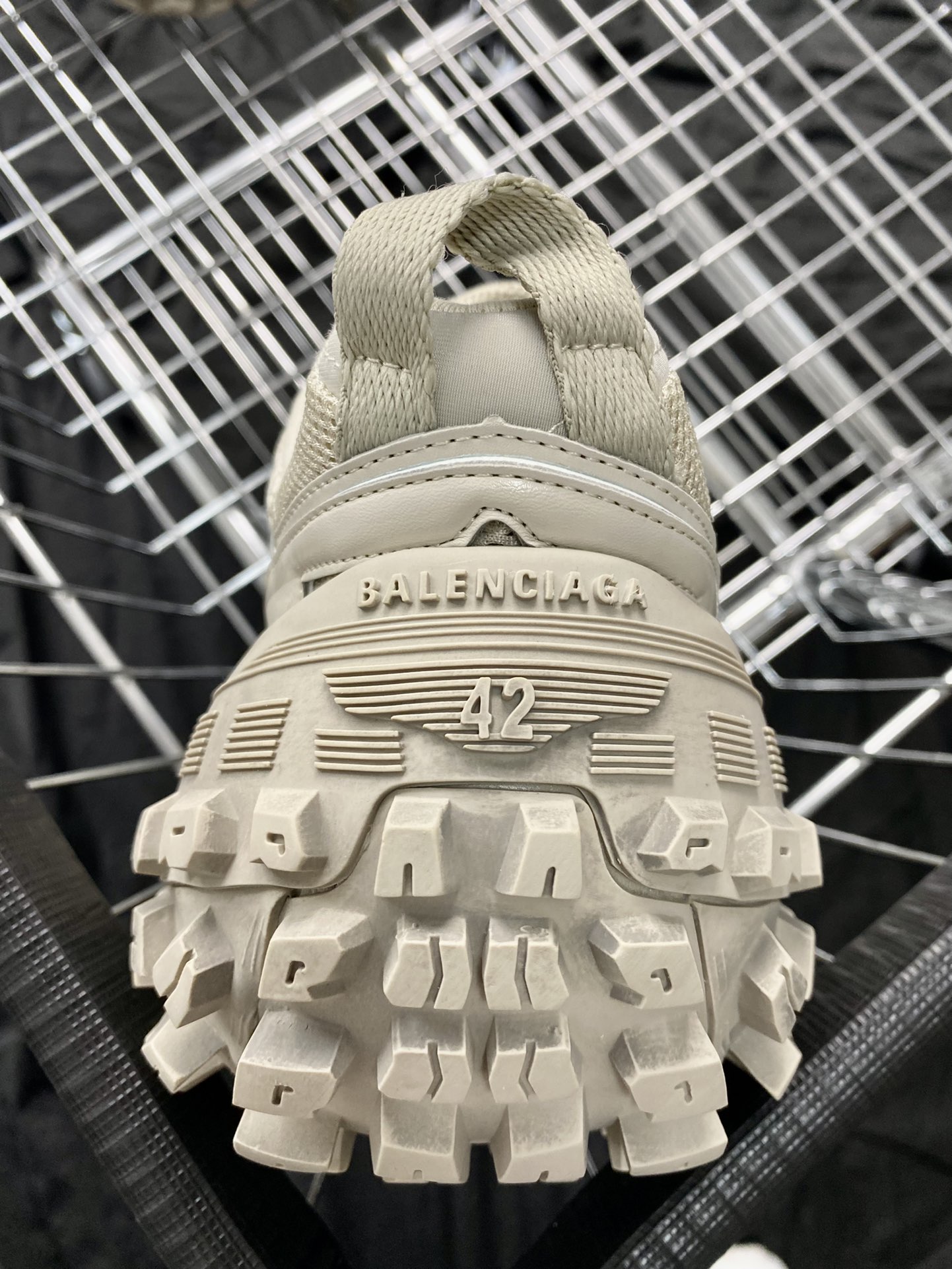 550 巴黎世家BALENCIAGA Defender Rubber Platform Sneakers卫士系列低帮慢跑鞋“米灰玫瑰金做旧”685611 W2RA6 9700