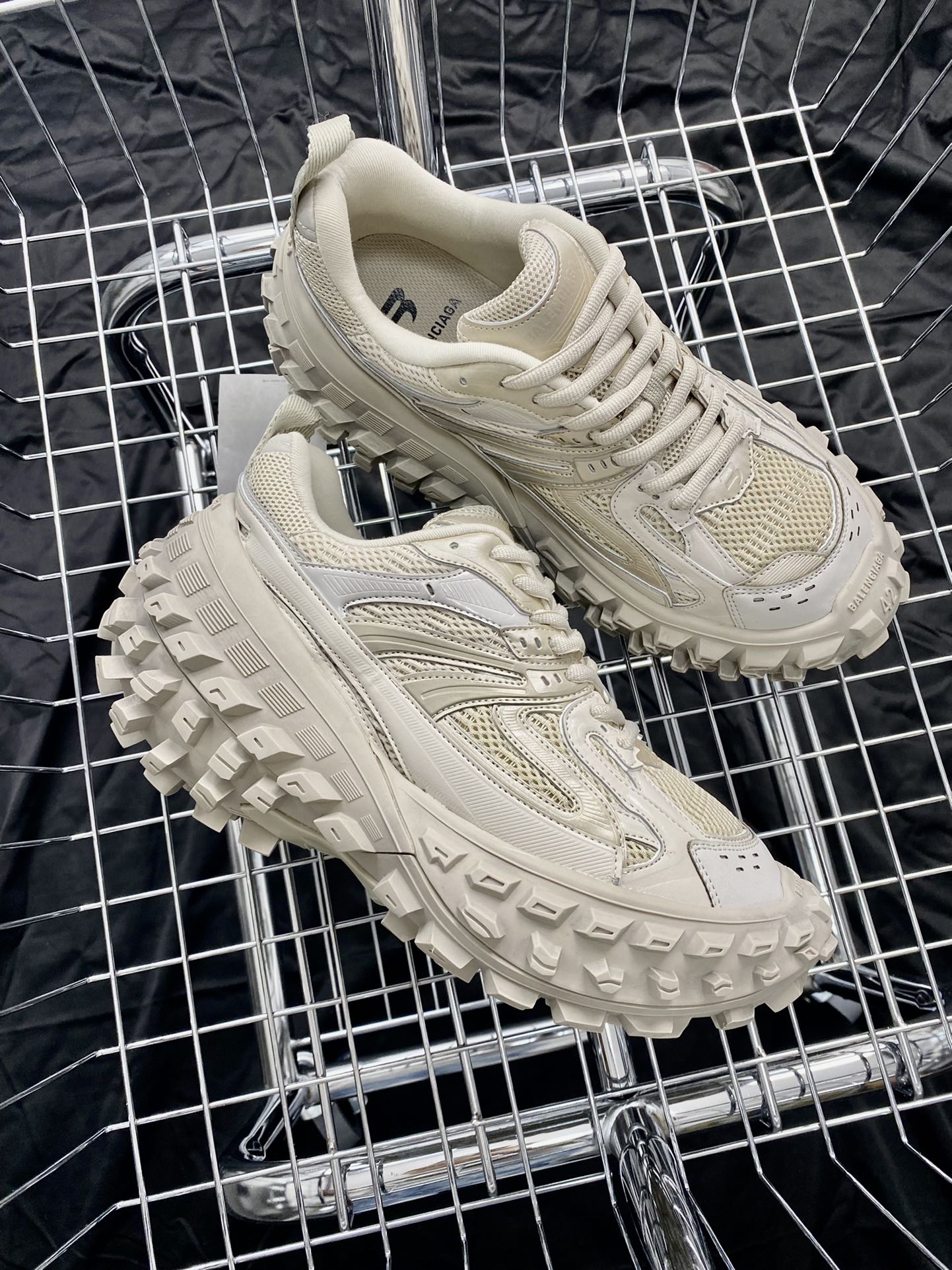 550 巴黎世家BALENCIAGA Defender Rubber Platform Sneakers卫士系列低帮慢跑鞋“米灰玫瑰金做旧”685611 W2RA6 9700