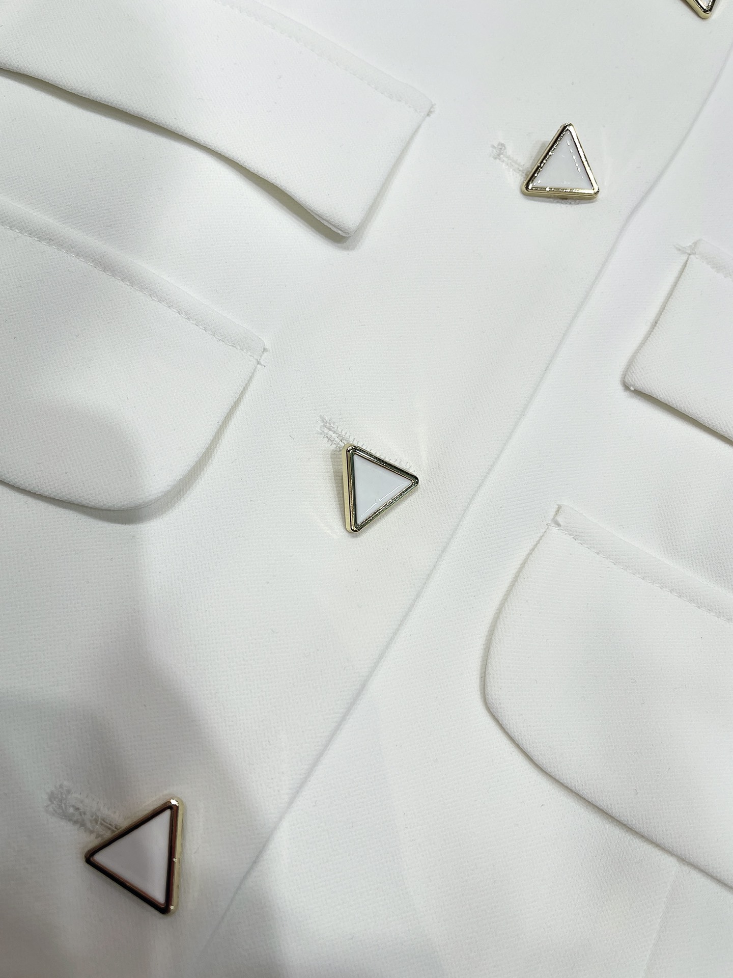 Exclusive Bottega Veneta Women’s Suit with New Shirt: Precious White Collection. - 图片 4