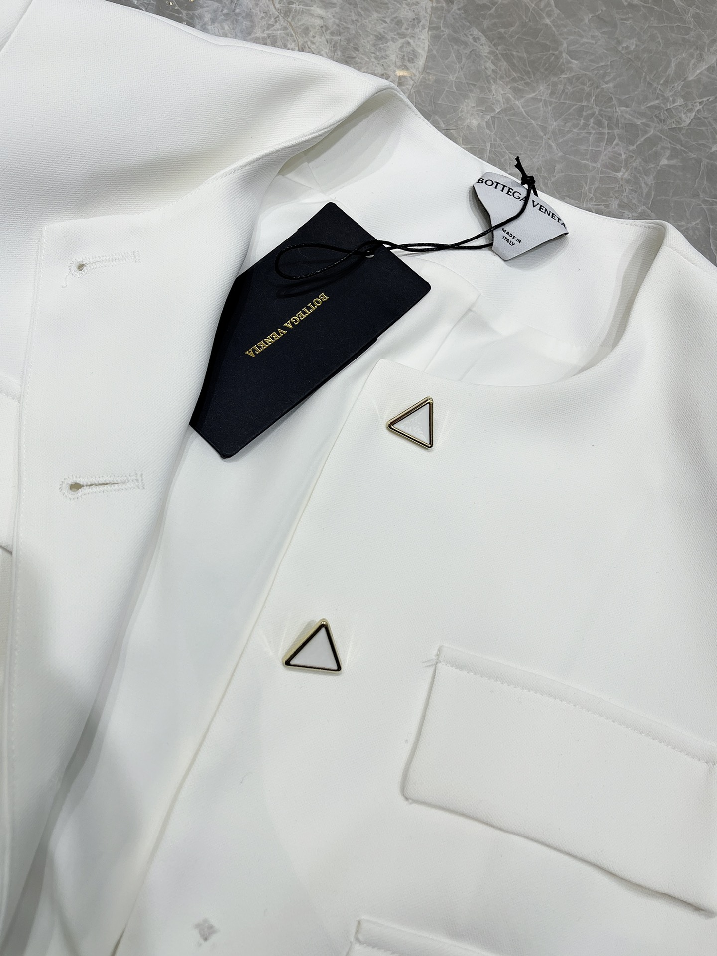 Exclusive Bottega Veneta Women’s Suit with New Shirt: Precious White Collection. - 图片 7