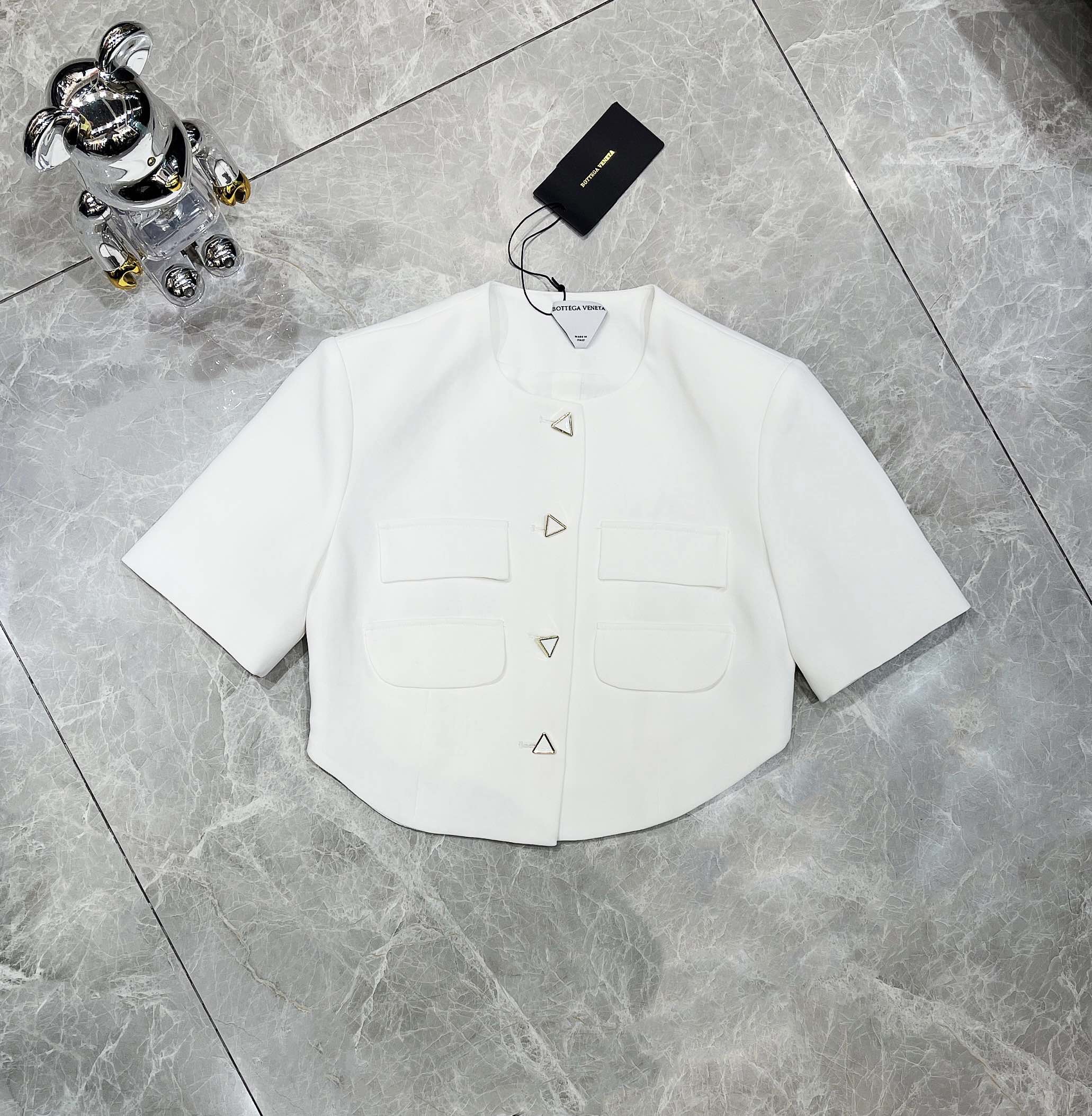 Exclusive Bottega Veneta Women’s Suit with New Shirt: Precious White Collection. - 图片 1