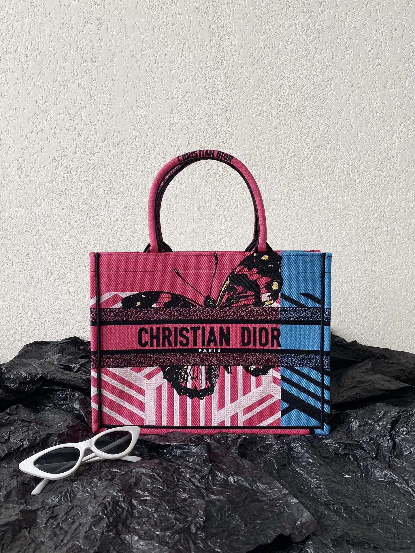 DIOR 中号BOOK TOTE 36.5CM M1296动物园印花图腾名媛网