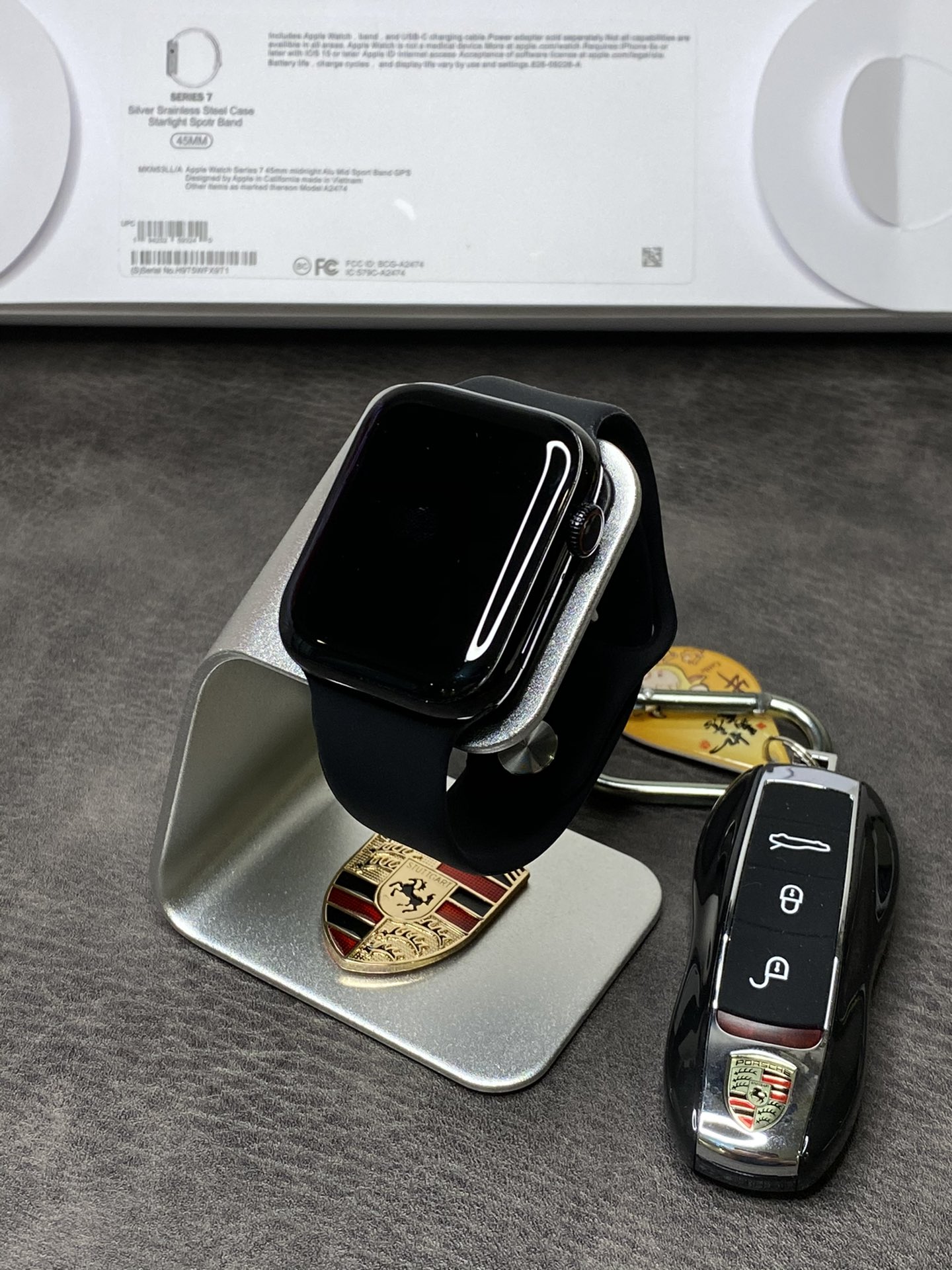 推手价💰170 档口利润自加
Apple Watch Series 7 苹果7代手表
市面主流顶配版 认准ln终端出品
手表外观包装1:1正品 底部序列号官网可查
实物拍摄 文案介绍的功能都有 拒绝文案侠
带NFC 功能 可刷手表开门 非常方便
带离线支付功能 手机不在身上也可以付款
外观1:1复刻原装 铝45mm铝合金外壳
独家全面屏版本 1.78高清显示屏 黑边非常小
支持24个国家语言 可以出口国外市场
微信消息有提醒 手表上可查看文字内容
绑定手机可以打电话 听歌 测试心率等功能
血压 计时器 运动测试各种功能它基本都有
配件清单 手表-说明书-无线充+专柜小票
售后保修90天 手表屏幕膜不撕 外观不磨损可退换