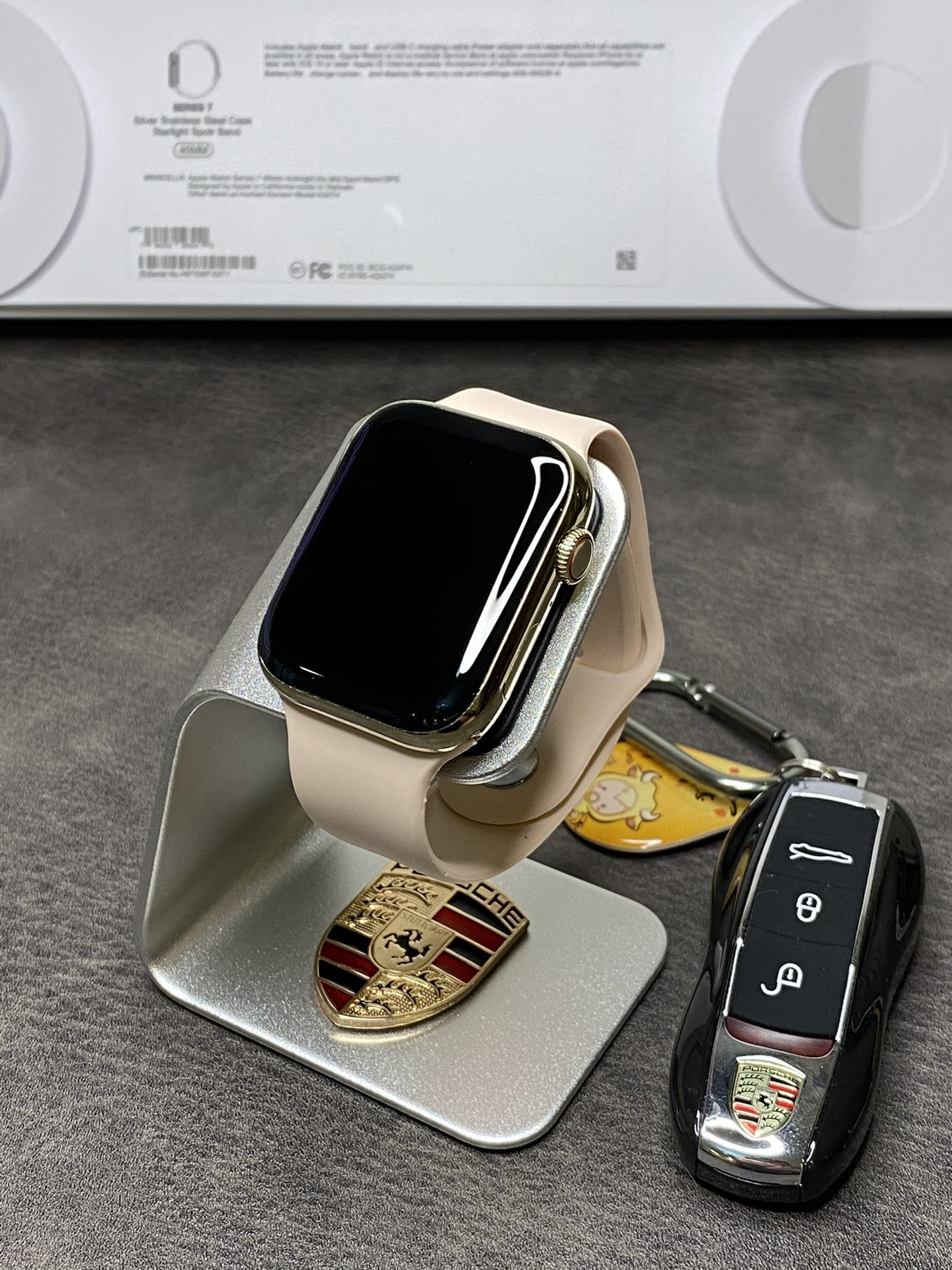 推手价💰170 档口利润自加
Apple Watch Series 7 苹果7代手表
市面主流顶配版 认准ln终端出品
手表外观包装1:1正品 底部序列号官网可查
实物拍摄 文案介绍的功能都有 拒绝文案侠
带NFC 功能 可刷手表开门 非常方便
带离线支付功能 手机不在身上也可以付款
外观1:1复刻原装 铝45mm铝合金外壳
独家全面屏版本 1.78高清显示屏 黑边非常小
支持24个国家语言 可以出口国外市场
微信消息有提醒 手表上可查看文字内容
绑定手机可以打电话 听歌 测试心率等功能
血压 计时器 运动测试各种功能它基本都有
配件清单 手表-说明书-无线充+专柜小票
售后保修90天 手表屏幕膜不撕 外观不磨损可退换