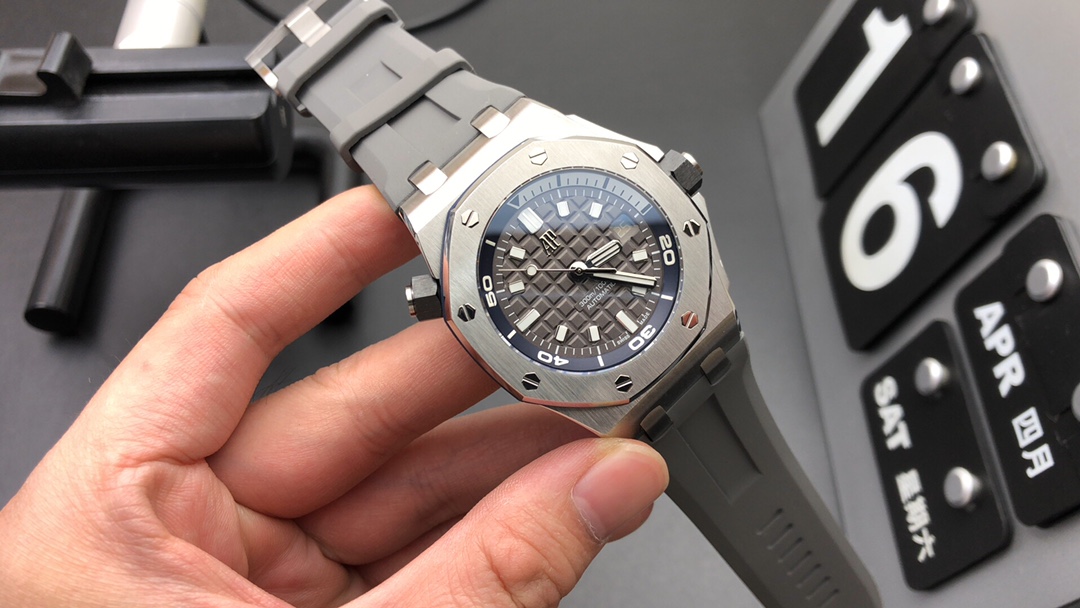 Audemars Piguet 新款亮相 离岸型——新款15720