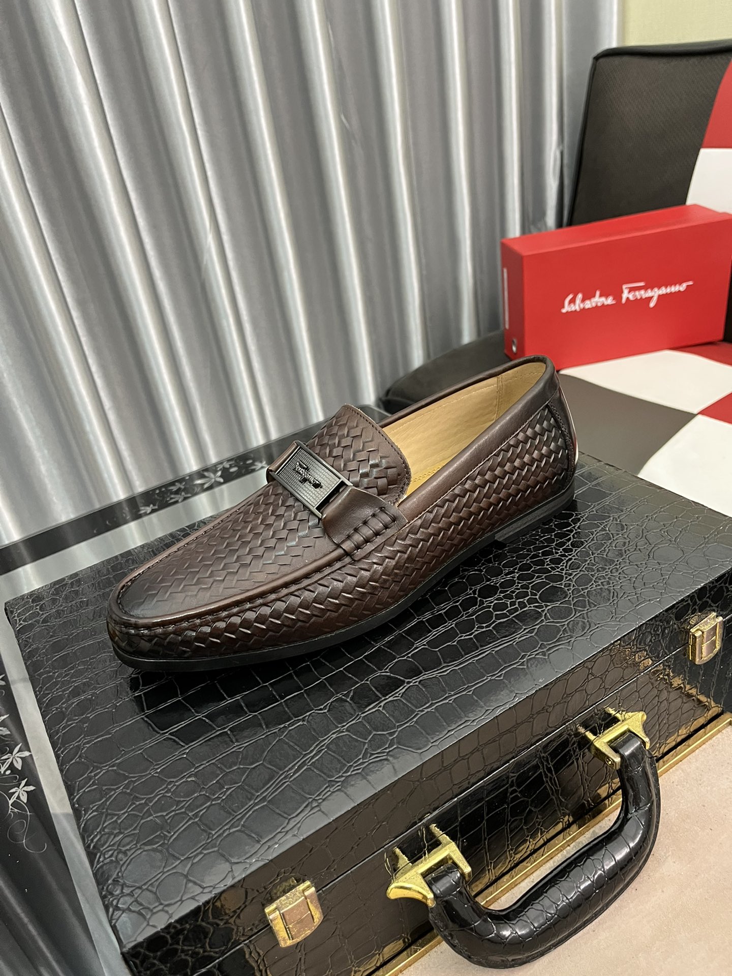 I0   Ferragamo 菲拉格慕••男士🚹皮鞋•✔顶级代购原单货、原版进口牛皮 ➕进口真皮内里➕羊皮垫脚、原版大底