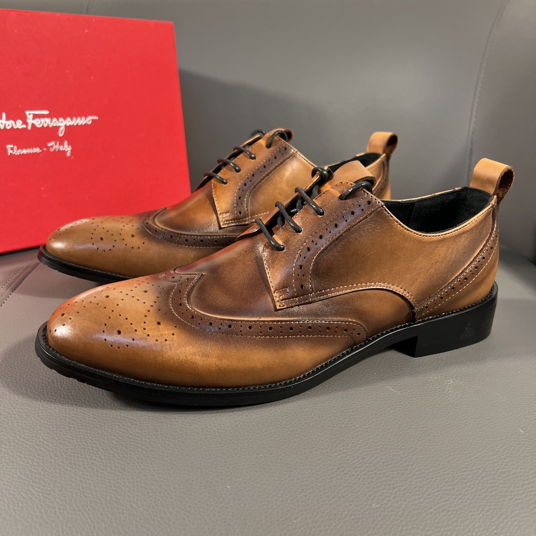 J0 高品质菲拉格慕男鞋官网商务皮鞋。鞋面采用进口牛皮➕进口真皮内里，官网打顶组合大底。打造时尚个性衬托你的与众不同，成功人士必备款经典款。38-44，45可定做