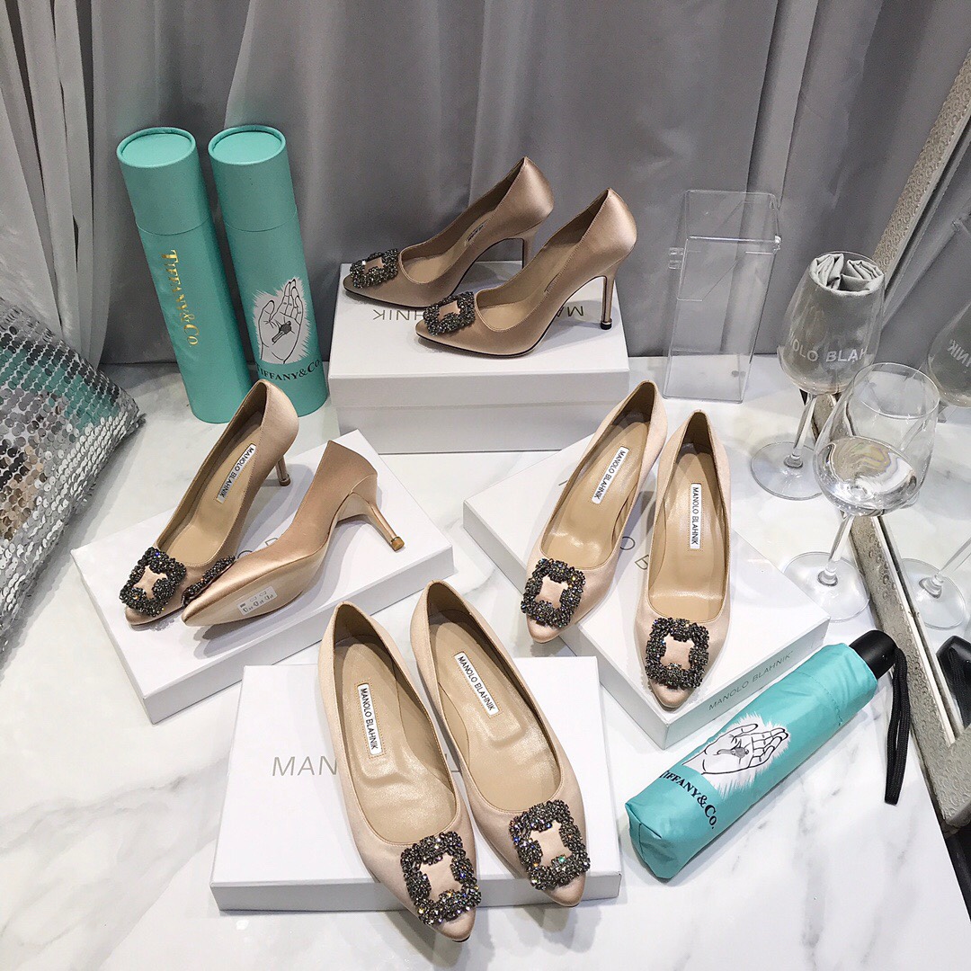 NO:173745,【Manolo Blahnik】Latest upgraded version-Yongjing Heng classic model!  Absolutely authentic version purchased, super exquisite one to zero distance creation!  Create the best shoes with the best materials!  Materials Imported from Italy Gingeret fabric!  Top lamb-grade skin inner!  Italy has a big leather bottom!  Diamond buckles (gray diamonds, white diamonds, Swarovski rhinestones) are welcome to compare things in real terms!  Number of 34-42 (34.40.41.42 is certain to be returned or exchanged) Heel height 2cm 7cm 9.5cm Price, single shoes, manolo blahnik, swarovski19860909【Manolo Blahnik】最新升级版—永经恒典款！绝对正品版原购入 超精致一比一零离距打造！用最好料材打造最好鞋子！ 材料意大利进口金格丽特面料！顶羊级皮内里！意大利真大皮底！ 钻扣（灰钻、白钻、施华洛世奇水钻）欢迎大家实对物比！ 码数34－42（34.40.41.42定不做退换） 跟高2cm 7cm 9.5cm 价格,单鞋,manolo blahnik,swarovski,Women's Shoes