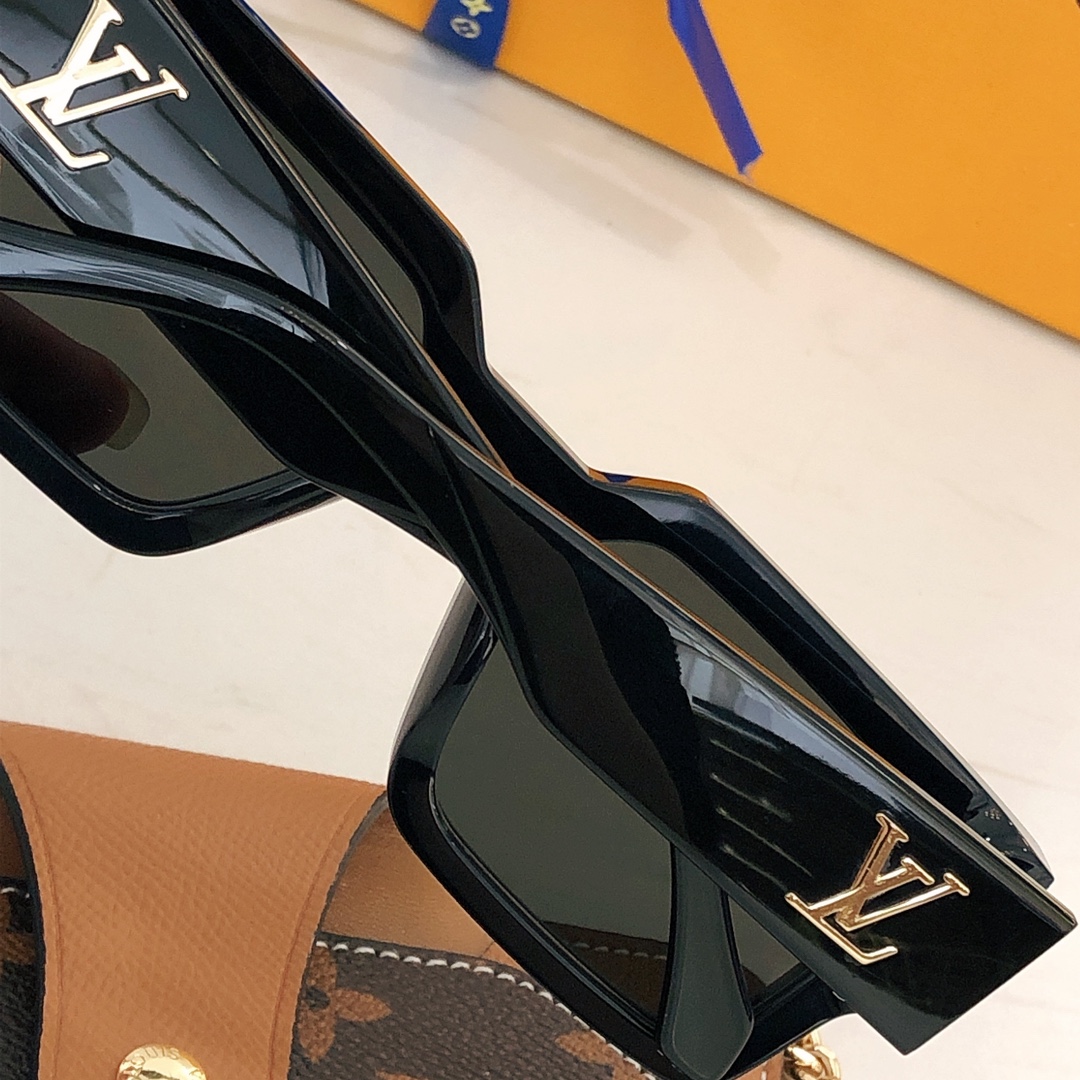 Shop Louis Vuitton 2022 SS Lv Clash Square Sunglasses (Z1579W