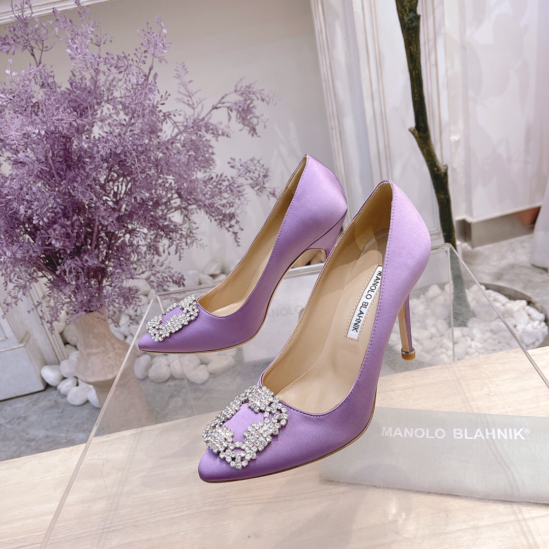 NO:233216,【Manolo Blahnik】Latest upgraded version-Yongjing Heng classic model!  Absolutely authentic version purchased, super exquisite one to zero distance creation!  Create the best shoes with the best materials!  Materials Imported from Italy Gingeret fabric!  Top lamb-grade skin inner!  Italy has a big leather bottom!  Diamond buckles (gray diamonds, white diamonds, Swarovski rhinestones) are welcome to compare things in real terms!  Number of 34-42 (34.40.41.42 is certain to be returned or exchanged) Heel height 2cm 5cm 7cm 9cm 10cm Price upgraded version, high heels, manolo blahnik, swarovski, high heels19860909【Manolo Blahnik】最新升级版—永经恒典款！绝对正品版原购入 超精致一比一零离距打造！用最好料材打造最好鞋子！ 材料意大利进口金格丽特面料！顶羊级皮内里！意大利真大皮底！ 钻扣（灰钻、白钻、施华洛世奇水钻）欢迎大家实对物比！ 码数34－42（34.40.41.42定不做退换） 跟高2cm 5cm 7cm 9cm 10cm 价格升级版,高跟鞋,manolo blahnik,swarovski,high heels,Women's Shoes